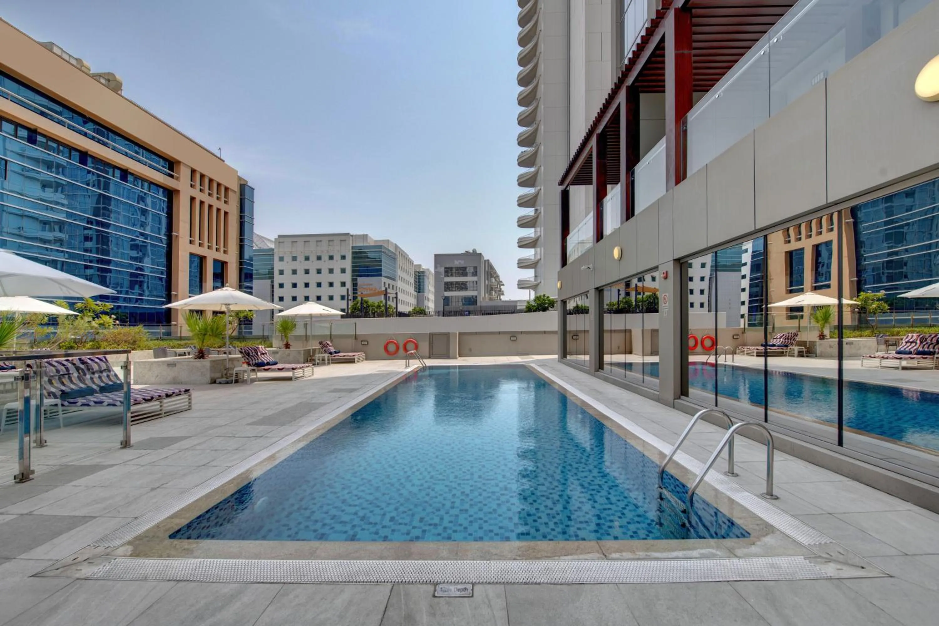 Swimming pool in SUHA Mina Rashid Hotel Apartments