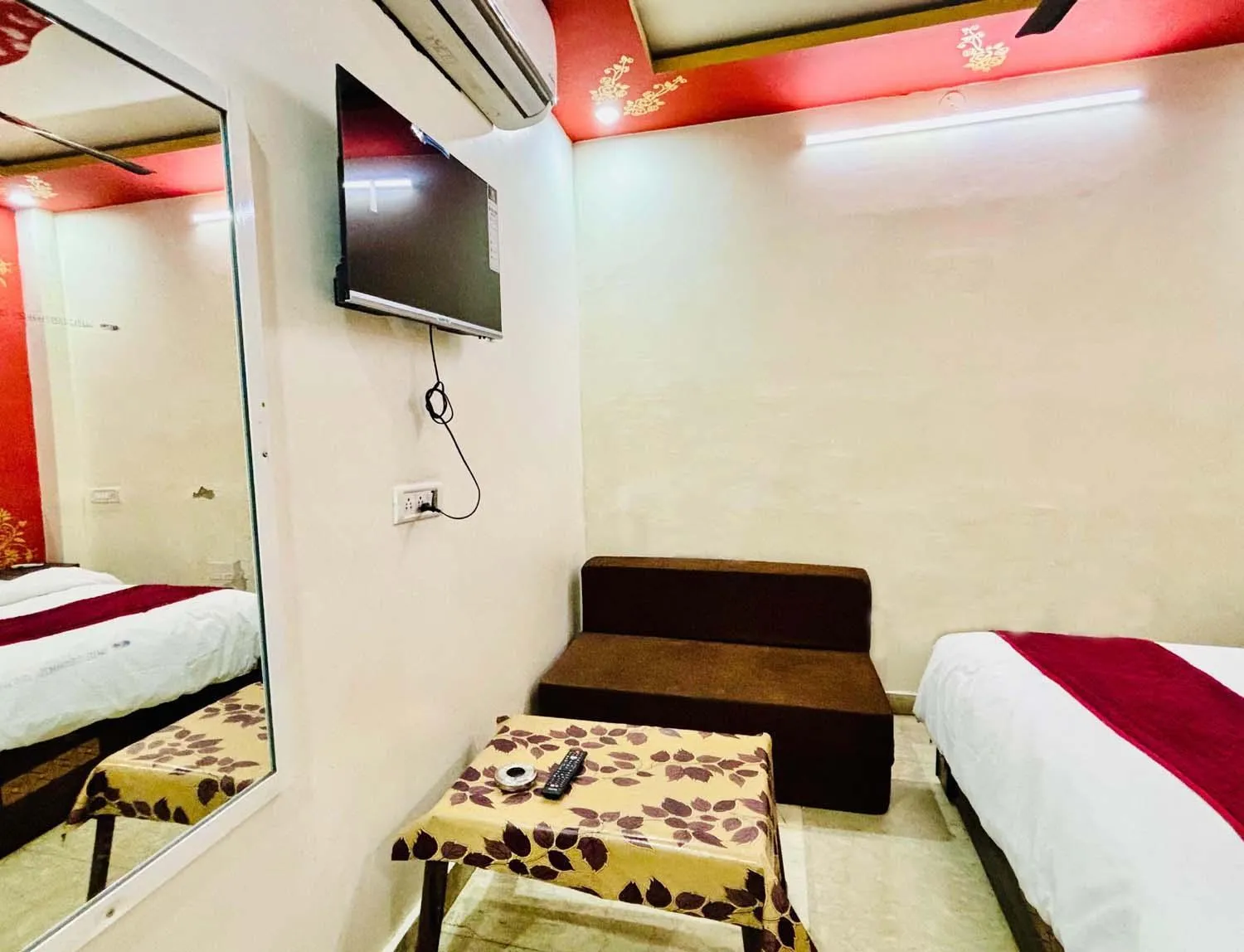 Bed in Hotel Royal Pinkcity