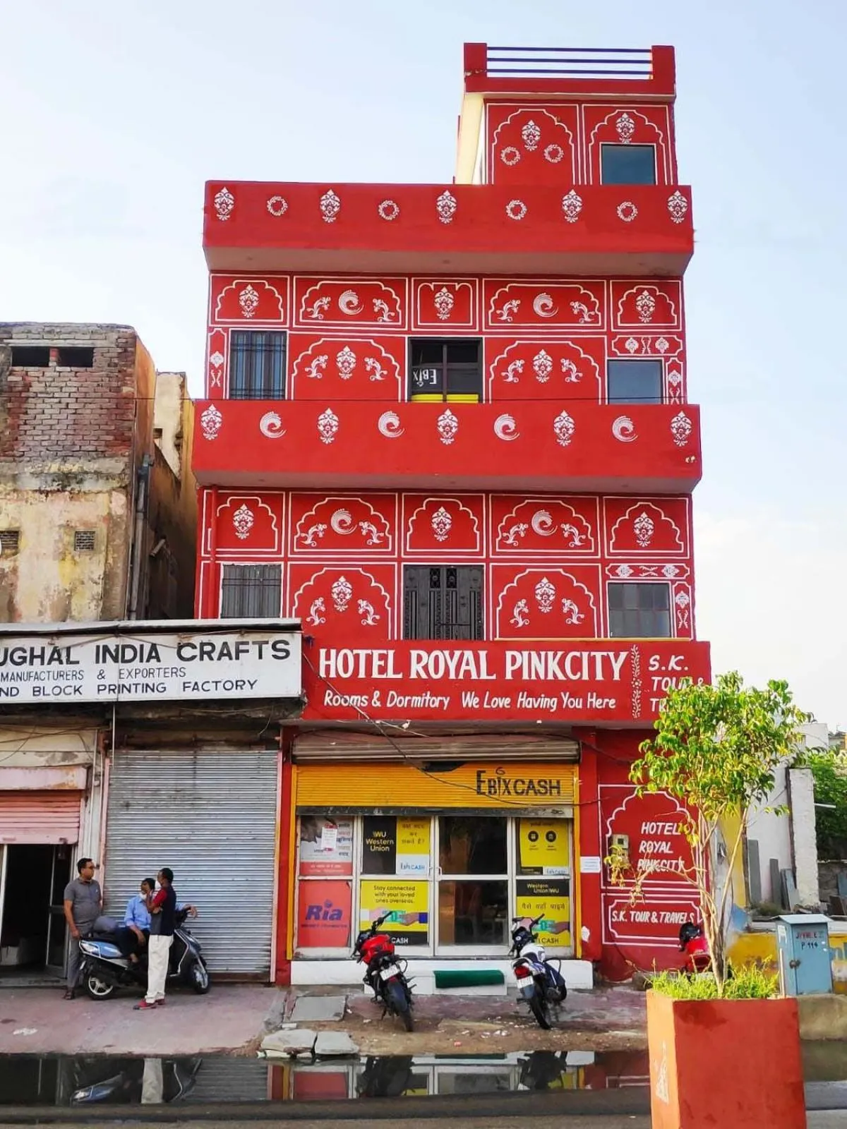 Property building in Hotel Royal Pinkcity