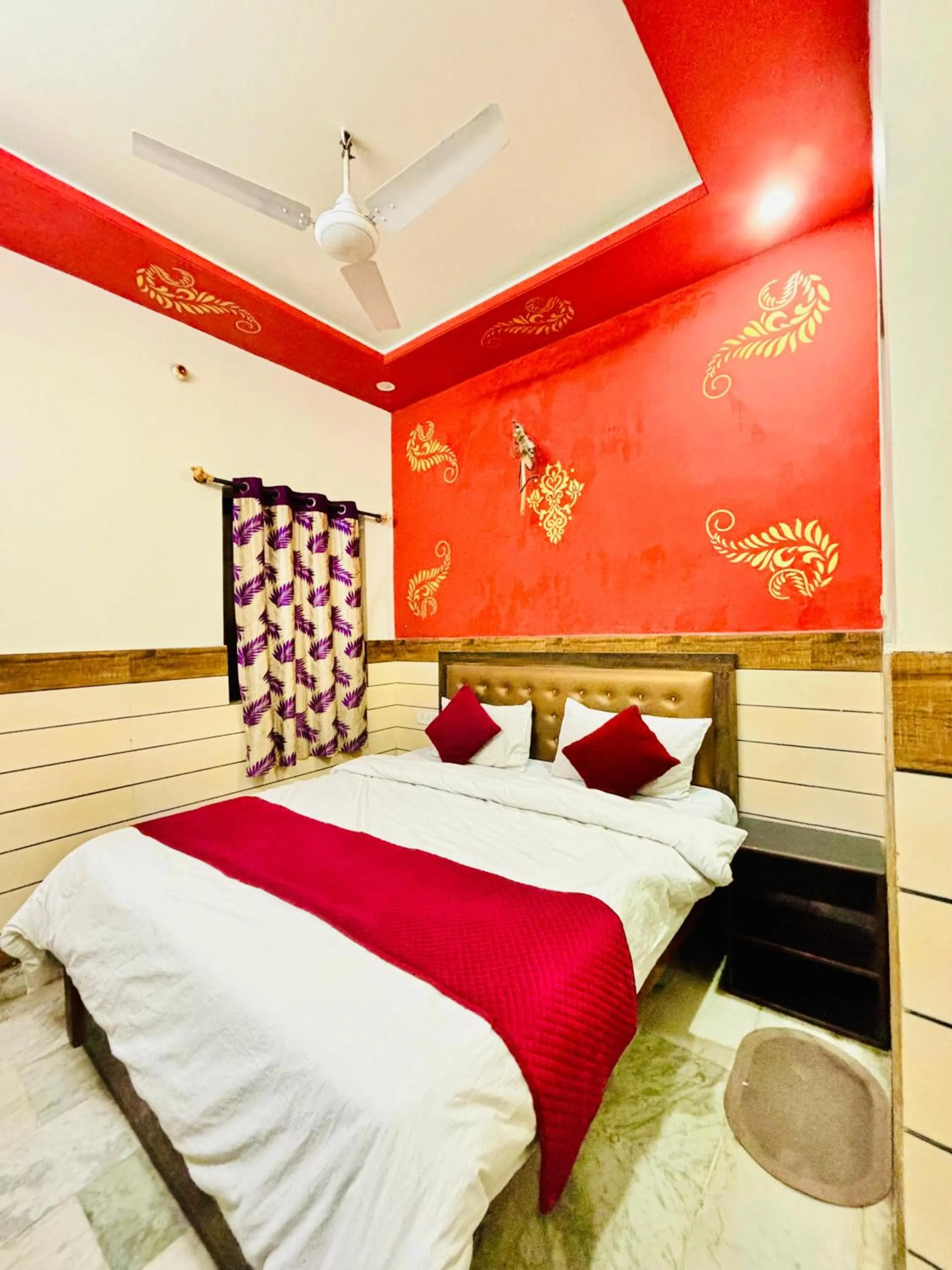 Photo of the whole room, Bed in Hotel Royal Pinkcity