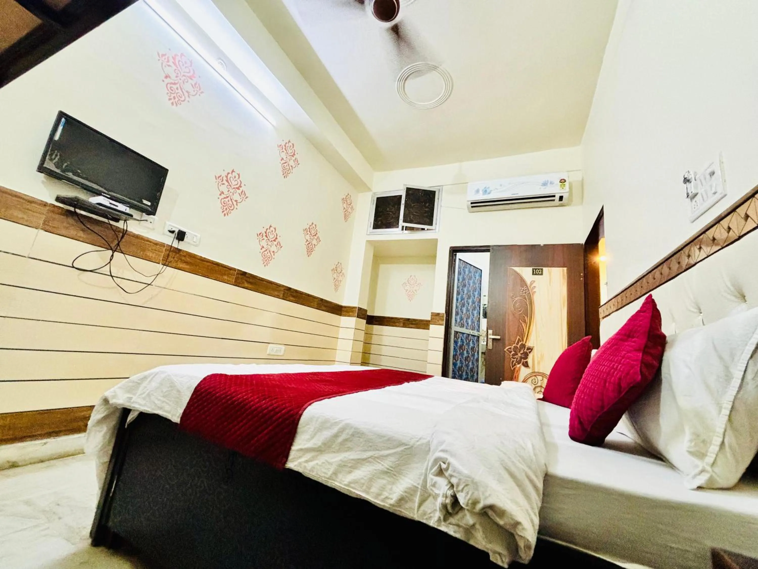 TV and multimedia, Bed in Hotel Royal Pinkcity