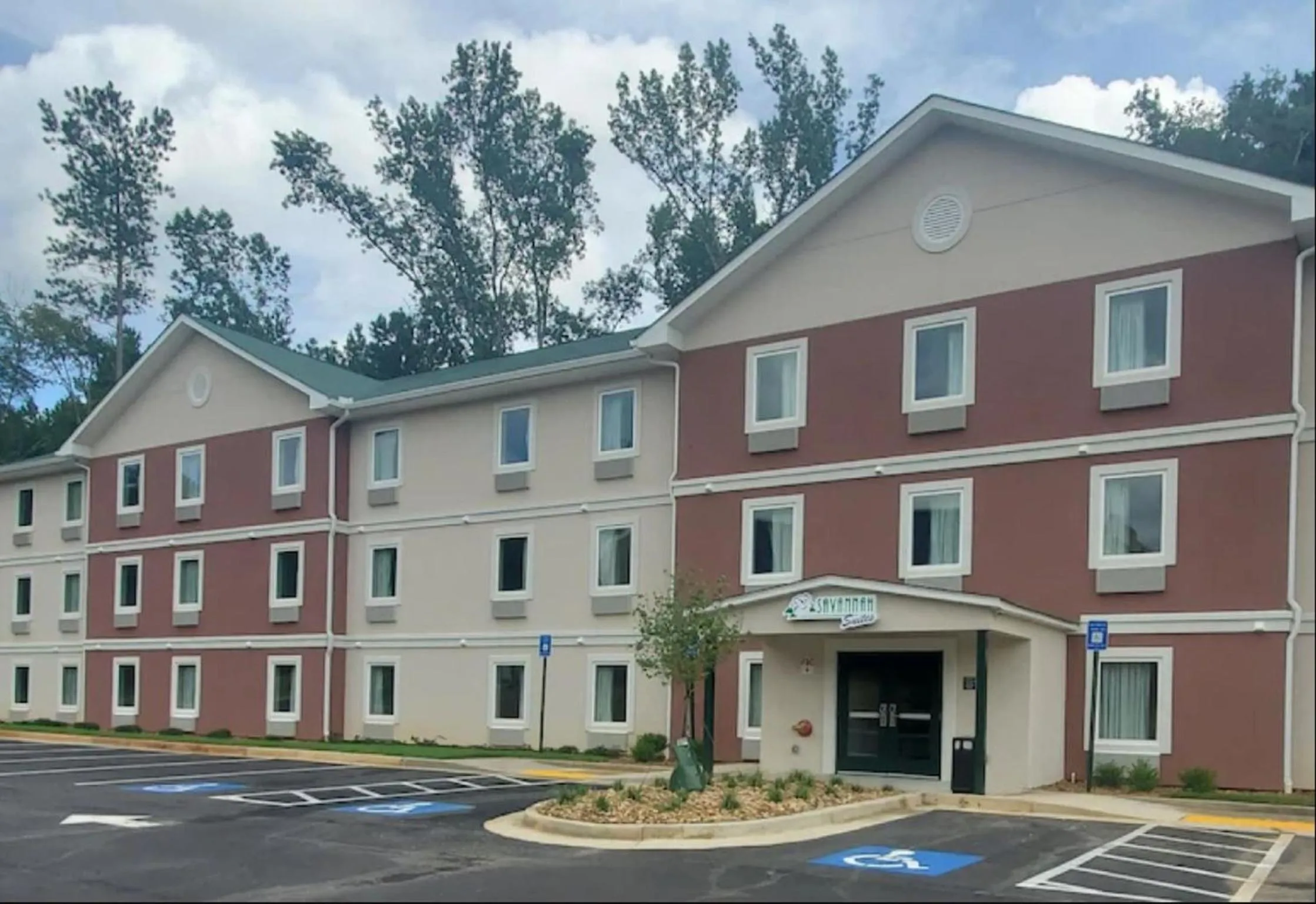 Property building in Savannah Suites Atlanta Airport