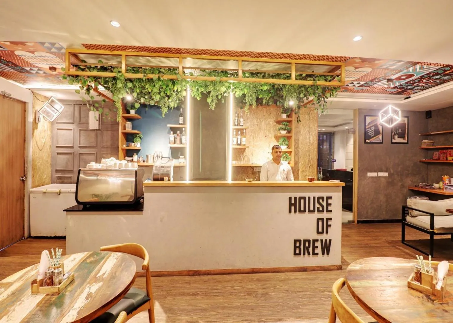 Restaurant/places to eat in Hotel Mystic Inn