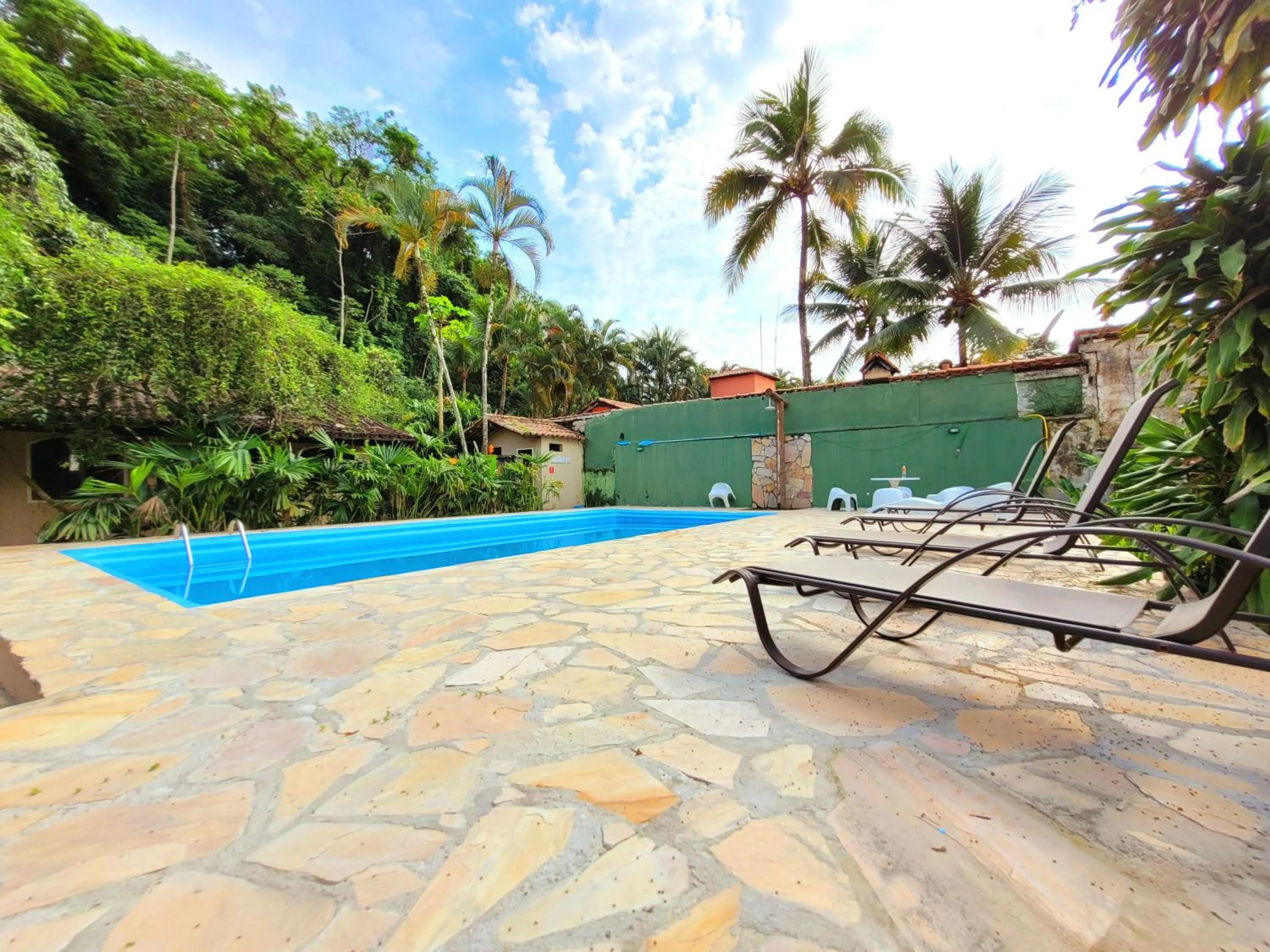 Swimming pool in Pousada Thamalu