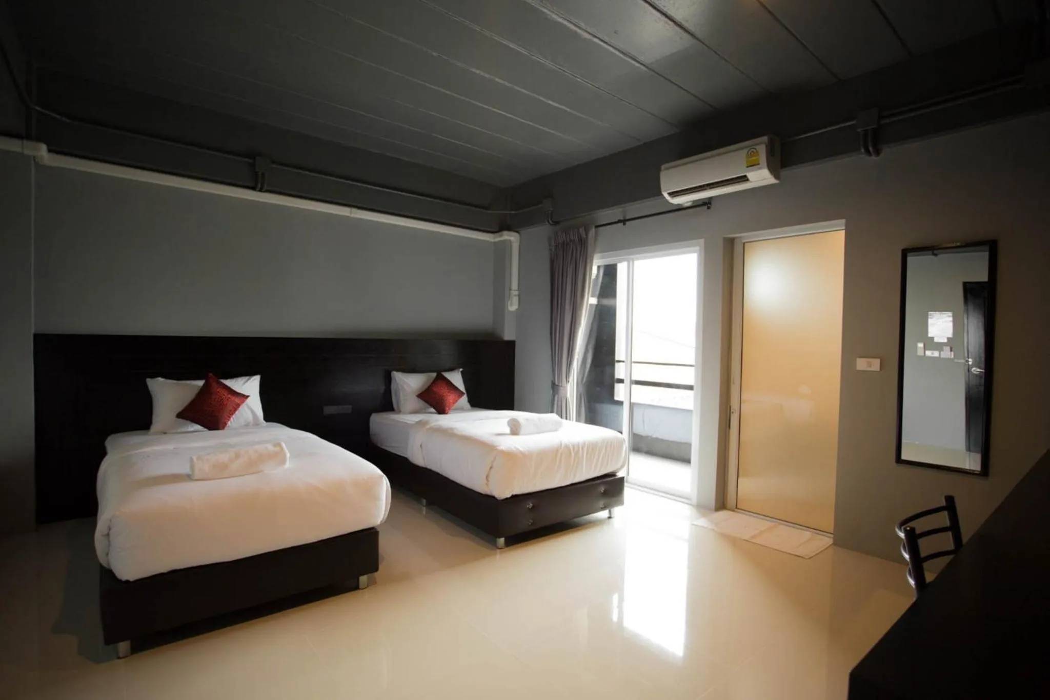 Bathroom, Bed in B-Black Hotel Chonburi