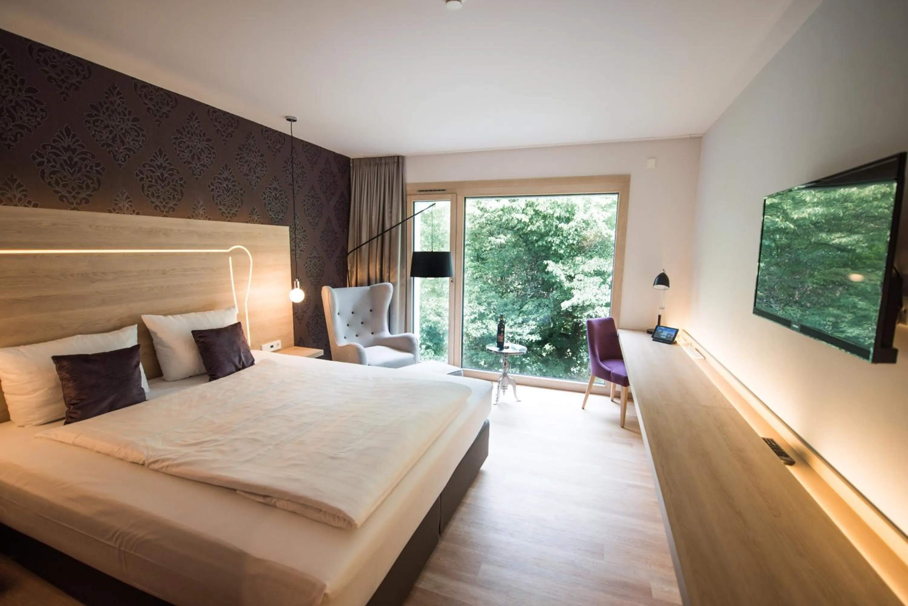 Photo of the whole room, Bed in Parkhotel Schillerhain