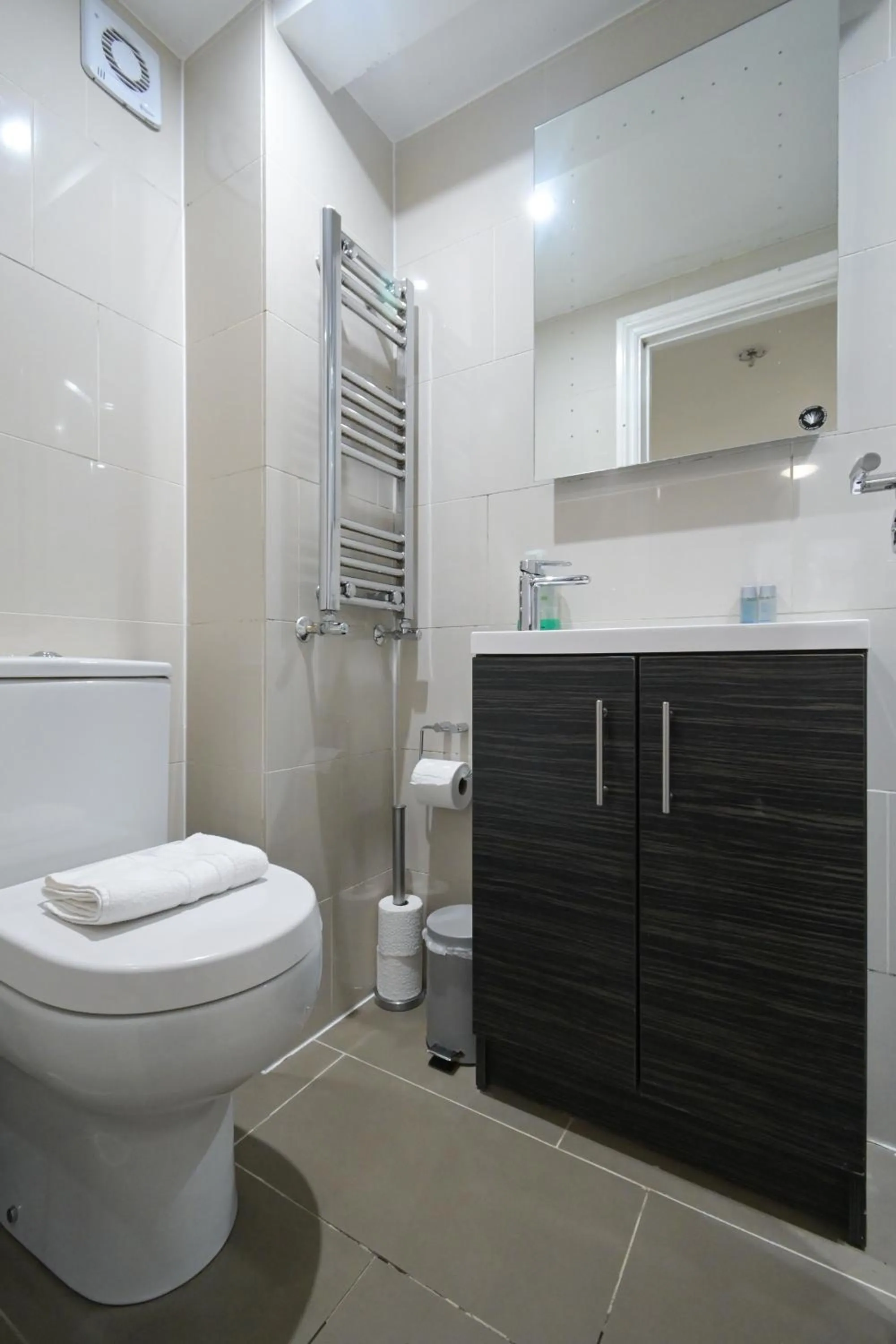 Toilet in Charlotte Street Rooms by News Hotel