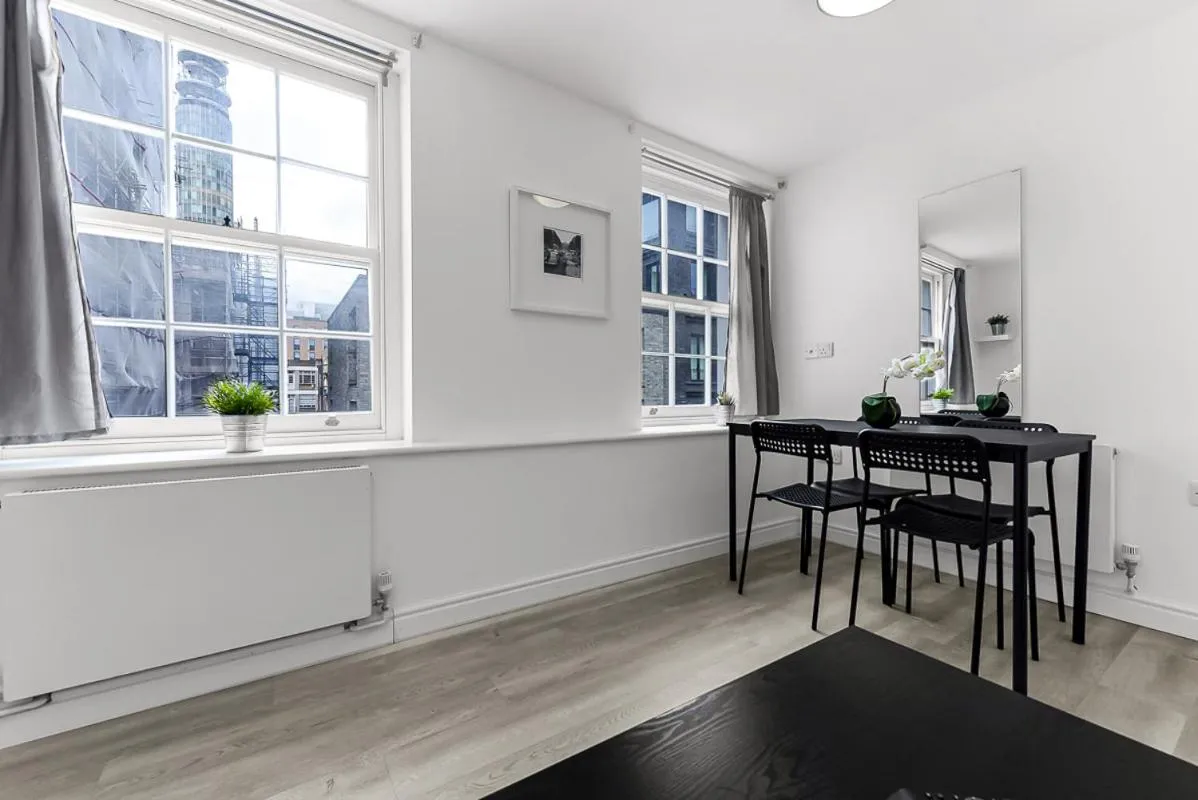 Dining area in Charlotte Street Rooms by News Hotel
