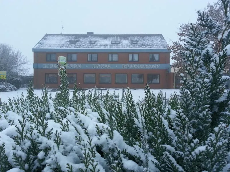 Facade/entrance in B SIX Hotel