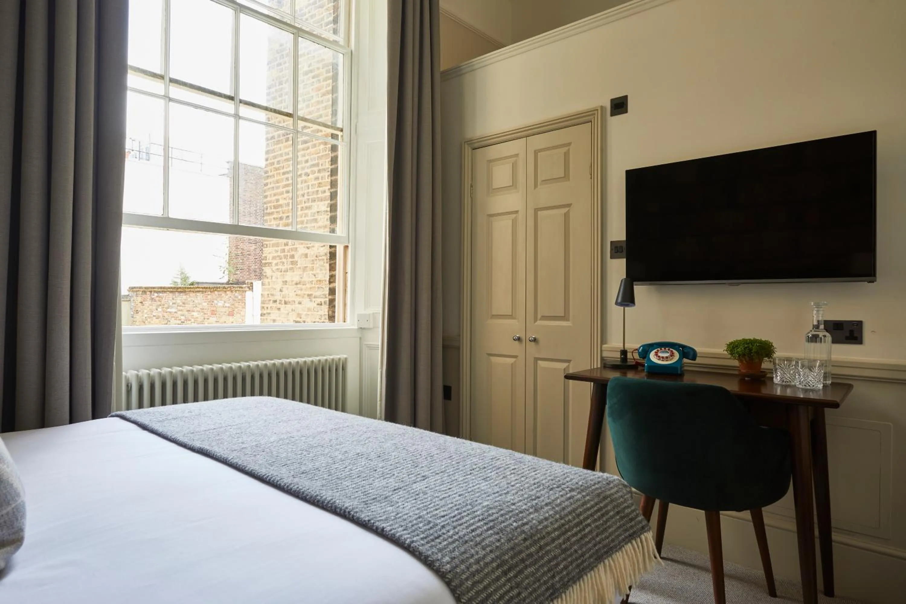 Bed in Room Mate Lime Tree