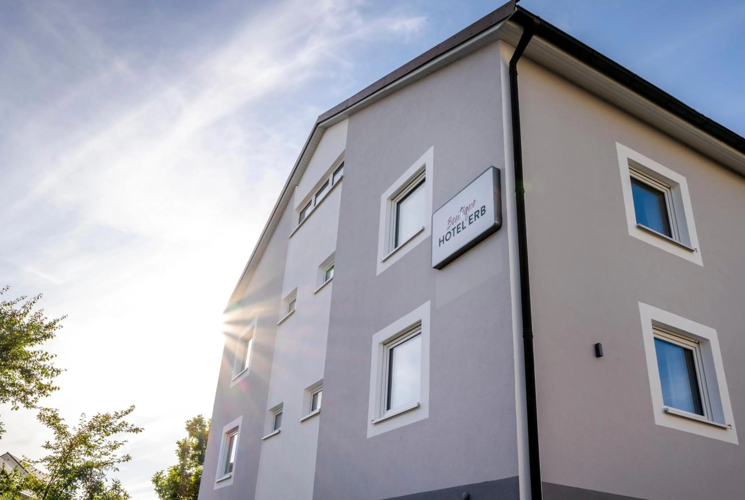 Property building in Boutique Hotel Erb München Parsdorf