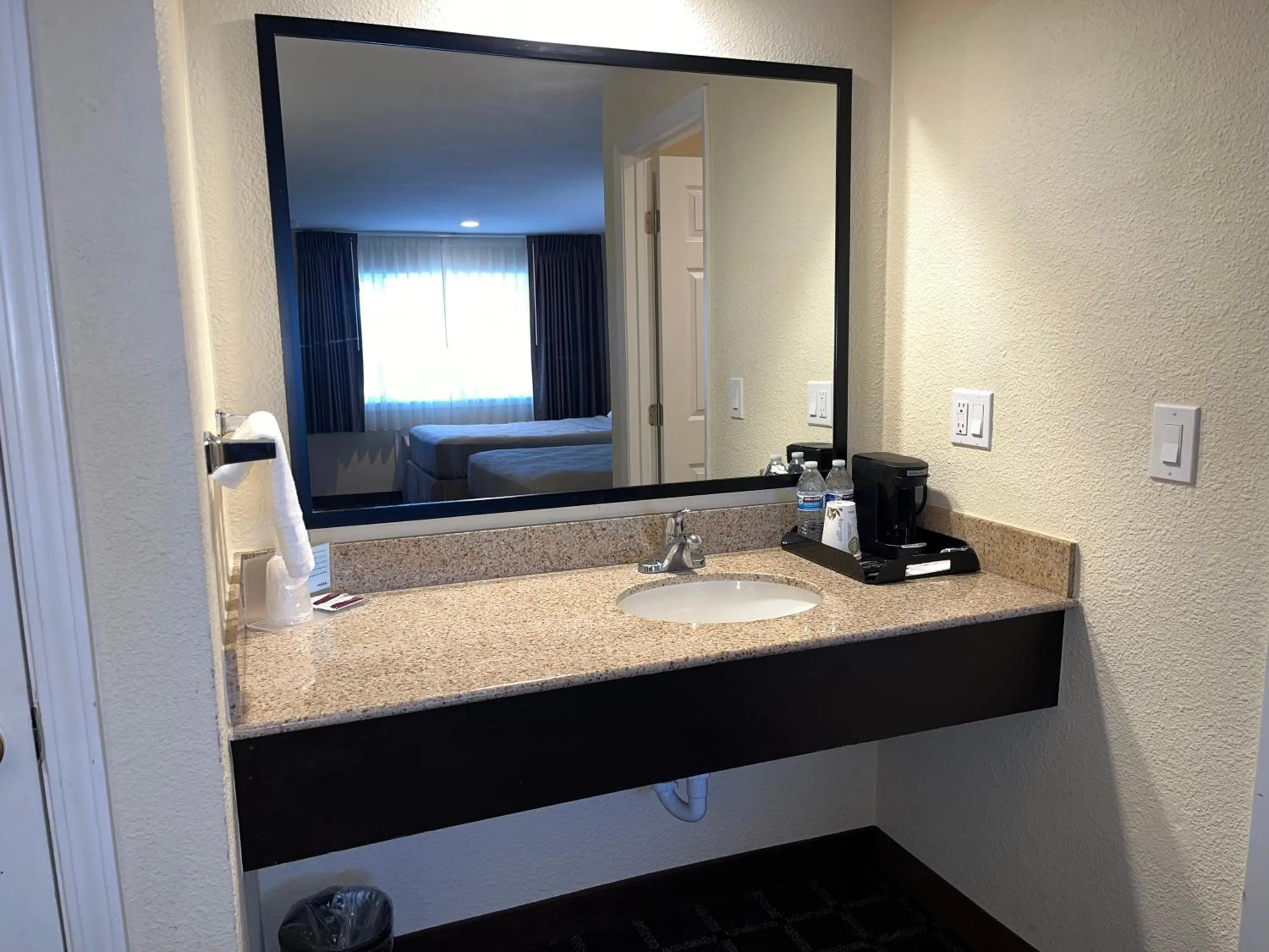 Oregon Trail Inn and Suites