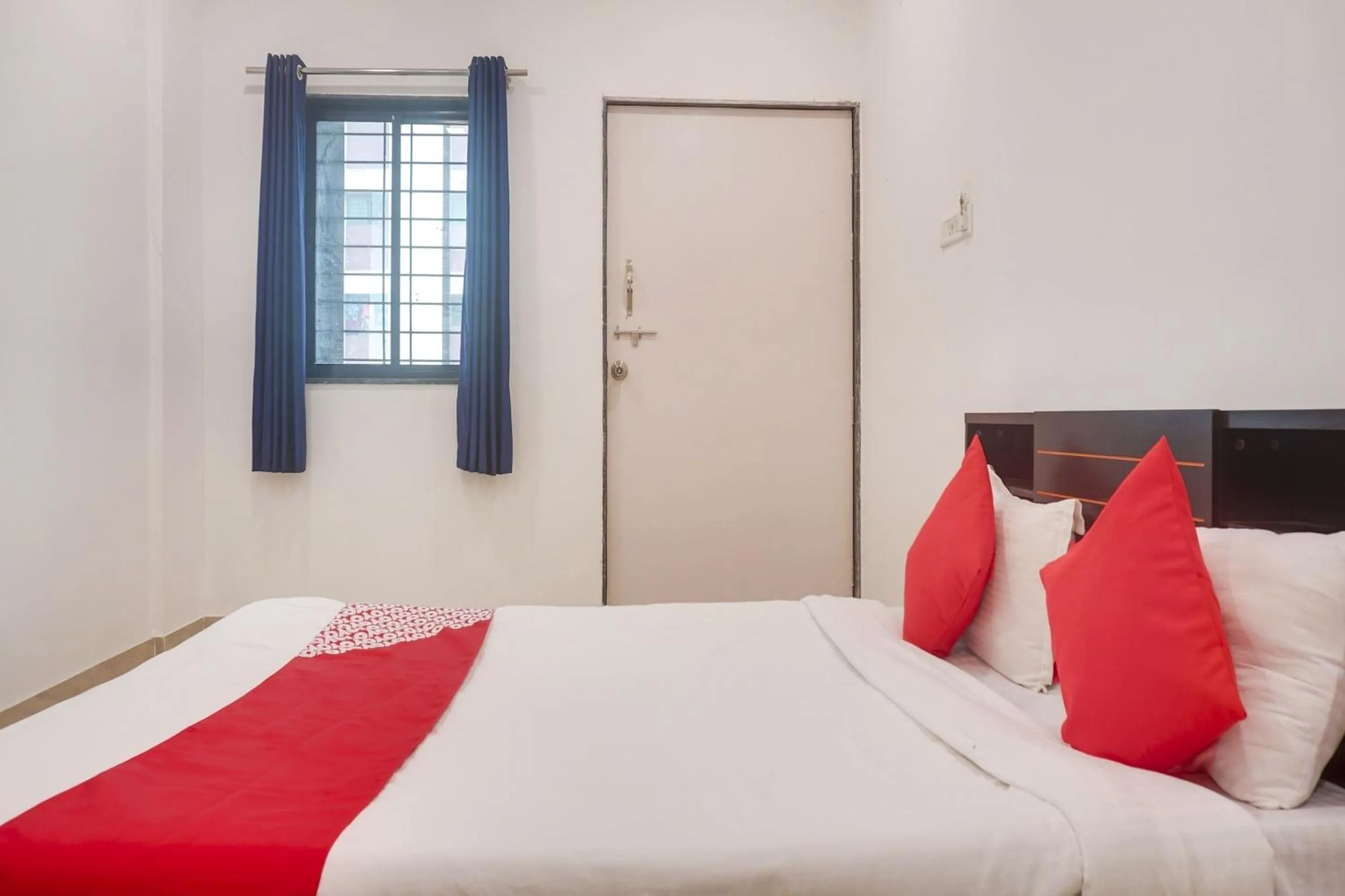 Bedroom, Bed in Hotel O Shanaya Inn