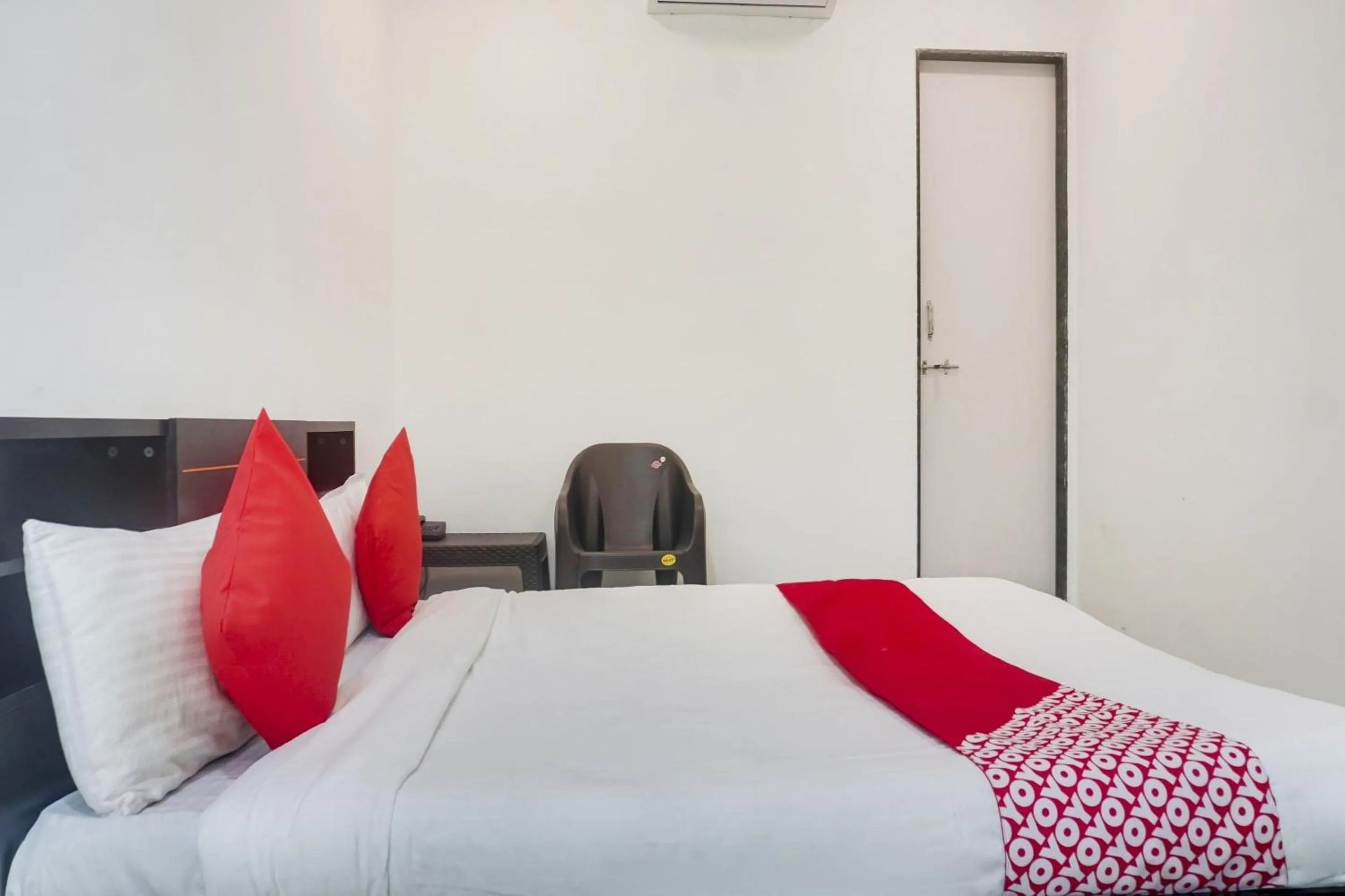 Bedroom, Bed in Hotel O Shanaya Inn