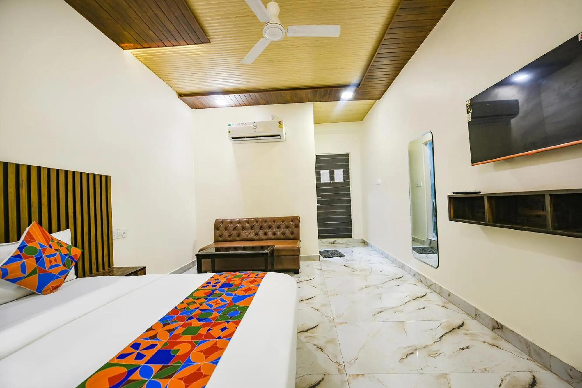 Bed in FabHotel The Crystal Palace Rohini