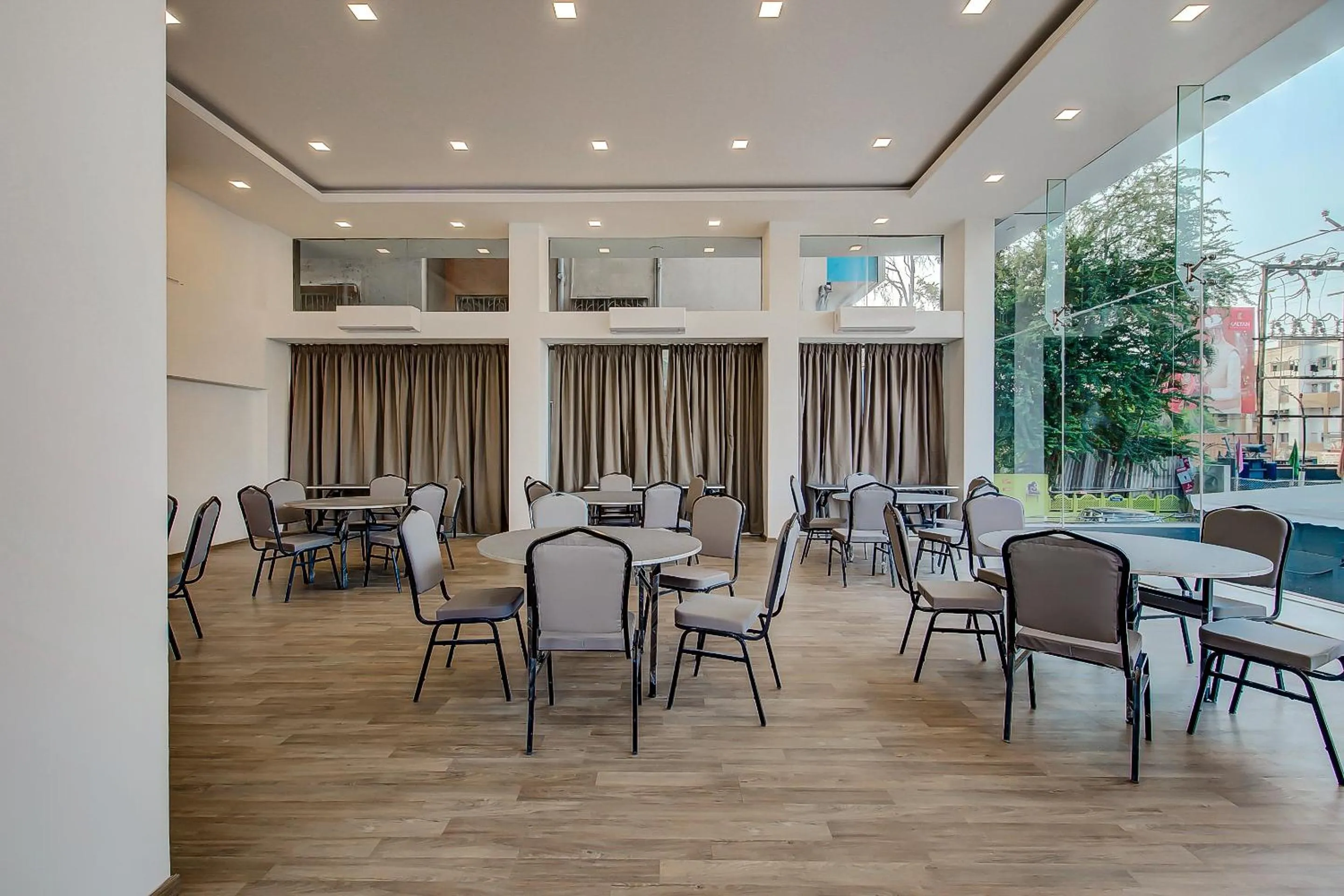 Restaurant/places to eat in Townhouse Hadapsar