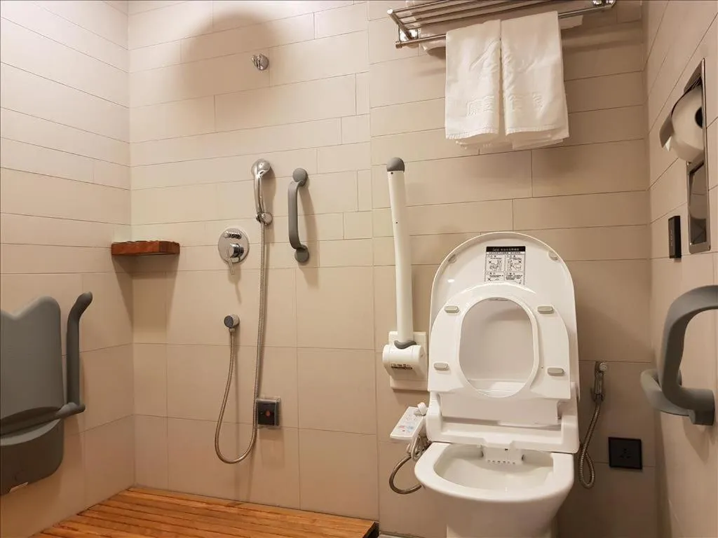 Shower in Comin' Place