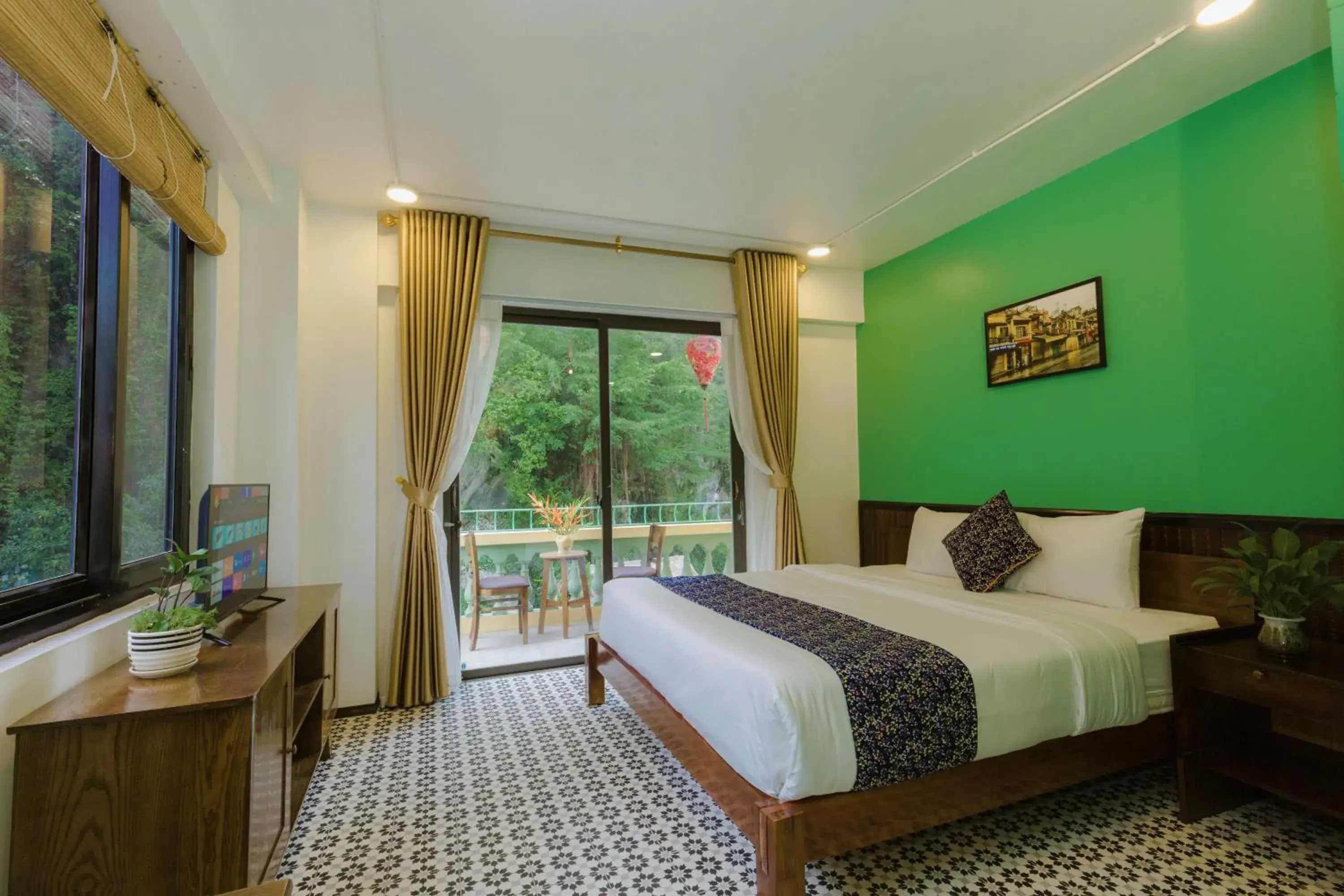 Deluxe Double or Twin Room with Balcony in Tam Coc Lion Kings Hotel & Resort Deluxe Double or Twin Room with Balcony in Tam Coc Lion Kings Hotel & Resort