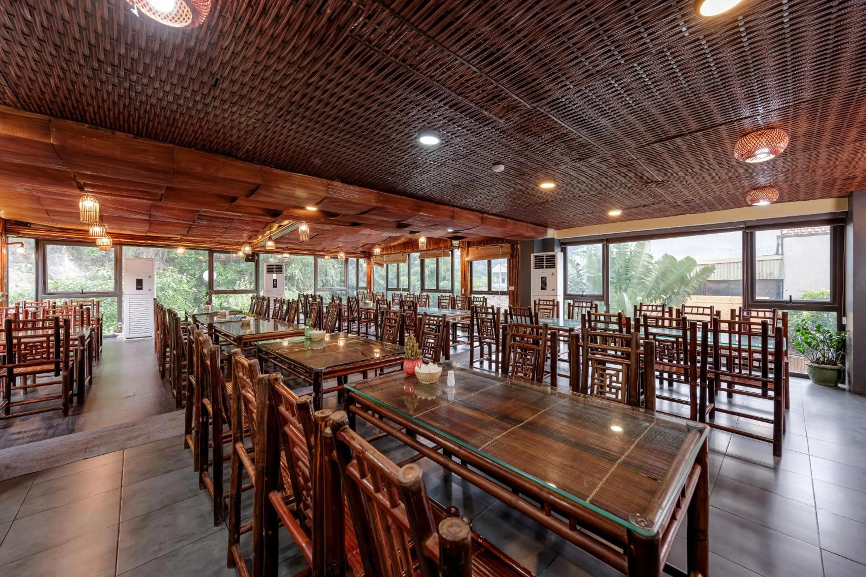 Restaurant/places to eat in Tam Coc Lion Kings Hotel & Resort Ninh Binh