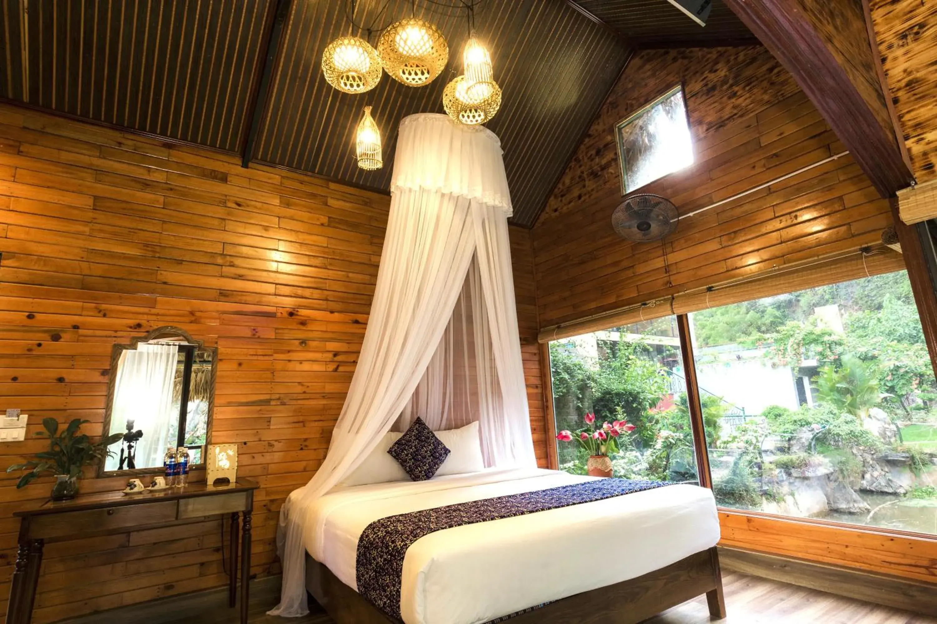 Bungalow - Water Front in Tam Coc Lion Kings Hotel & Resort Ninh Binh Bungalow - Water Front in Tam Coc Lion Kings Hotel & Resort Ninh Binh