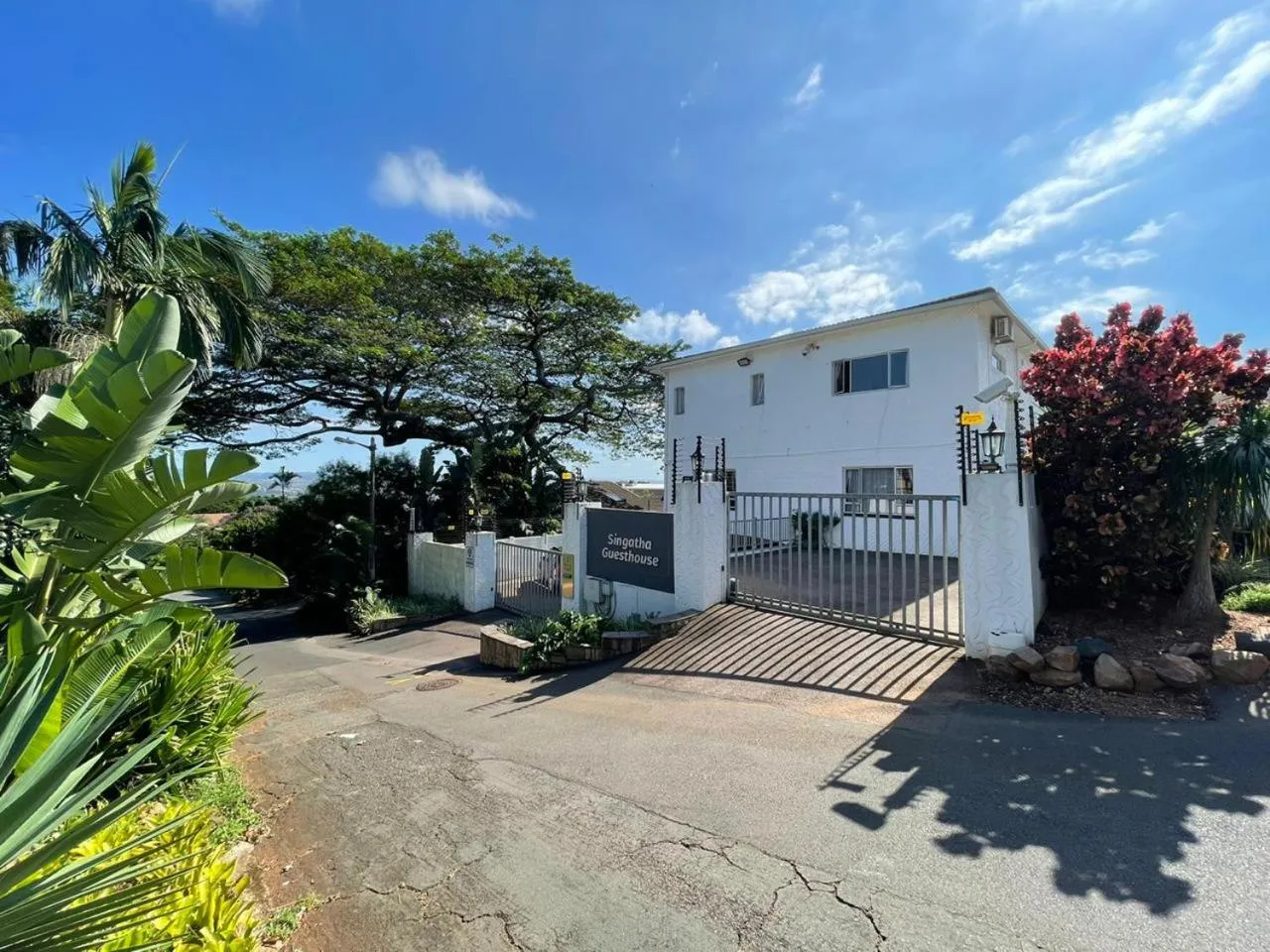 Facade/entrance in Singatha Guesthouse