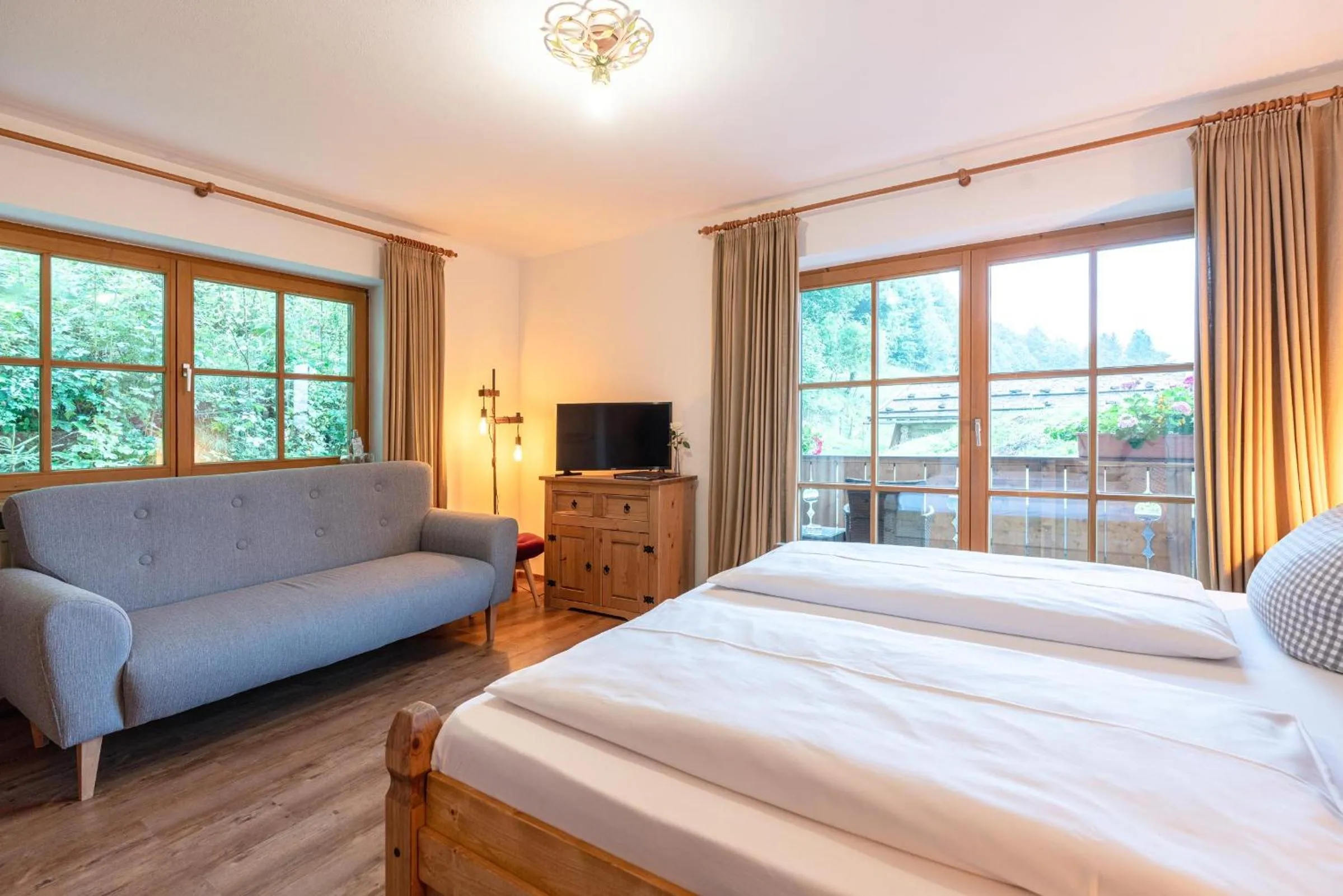 Bedroom, Bed in Hotel Blaue Gams ***S