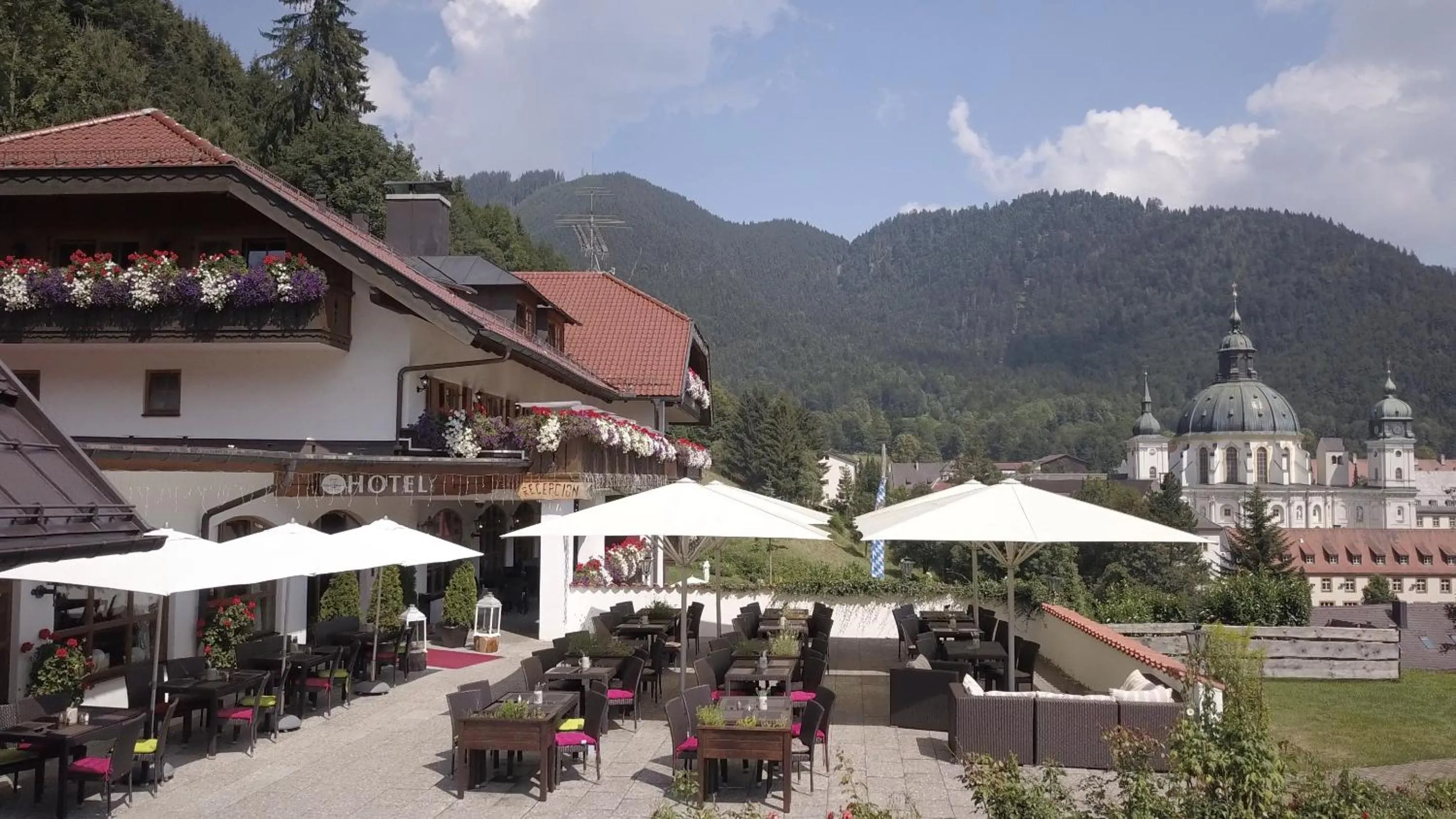 Facade/entrance in Hotel Blaue Gams ***S