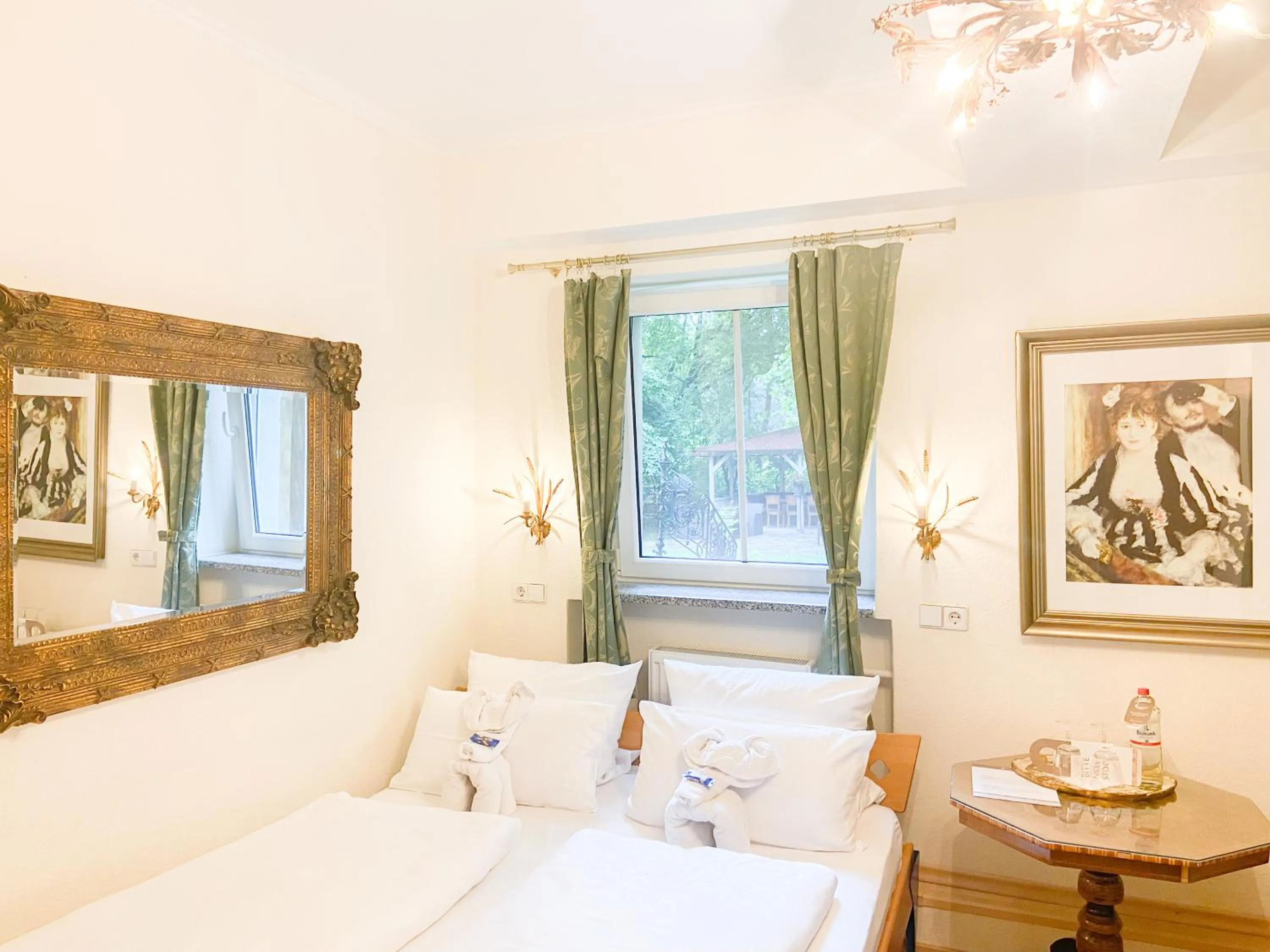 Bed in Hotel Rotdorn