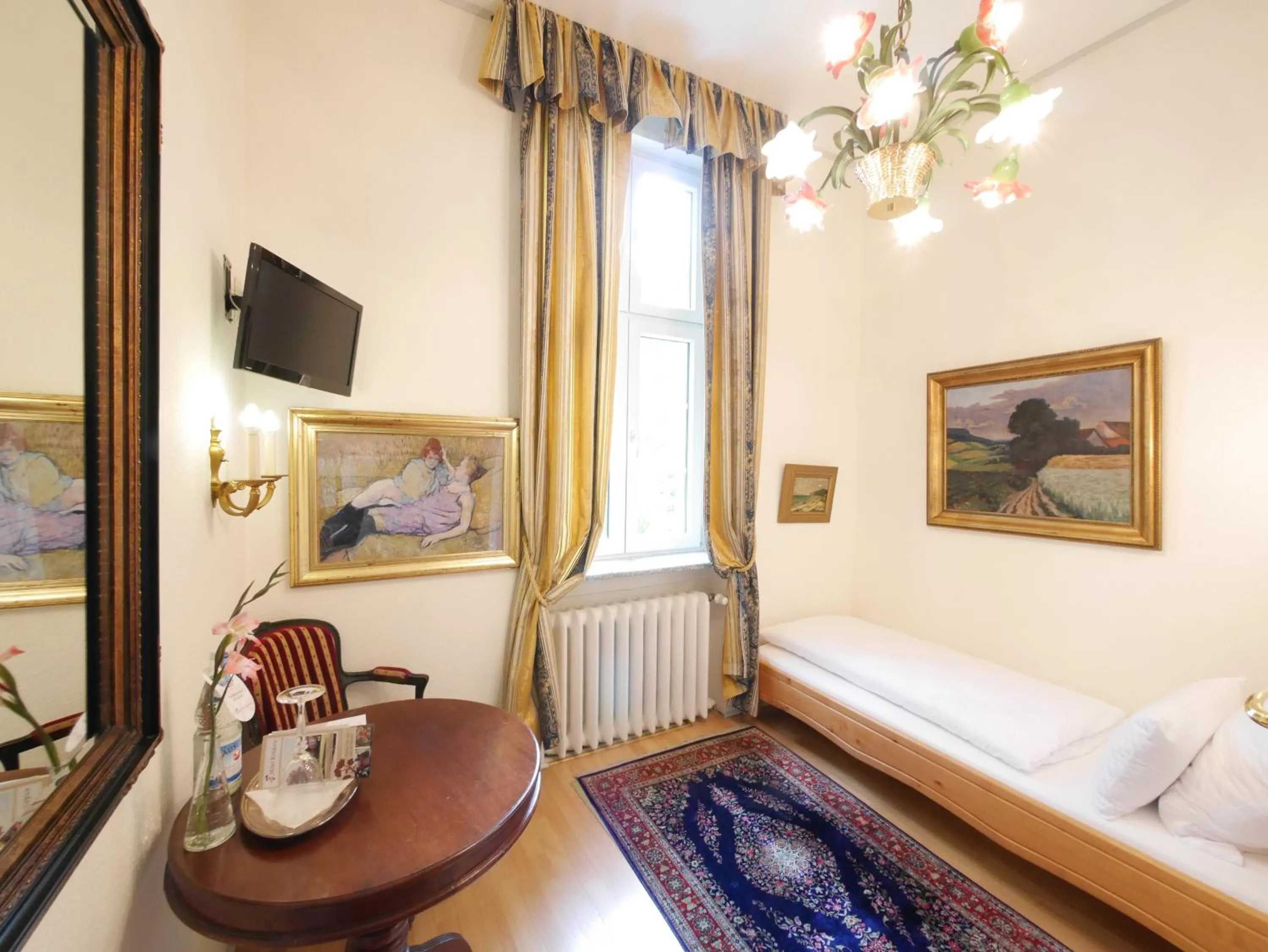 Bed in Hotel Rotdorn