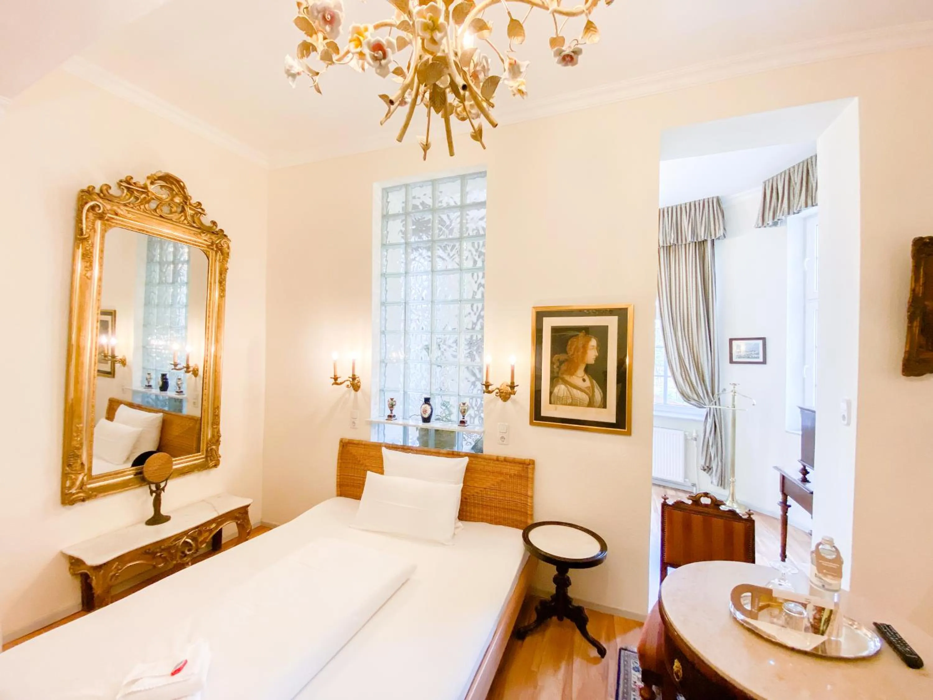 Bed in Hotel Rotdorn