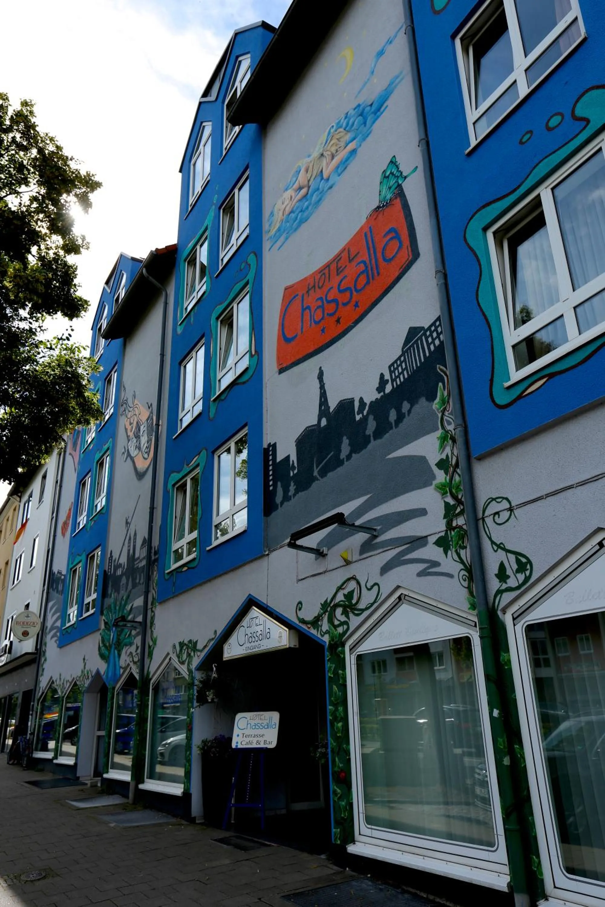 Facade/entrance in Hotel Chassalla