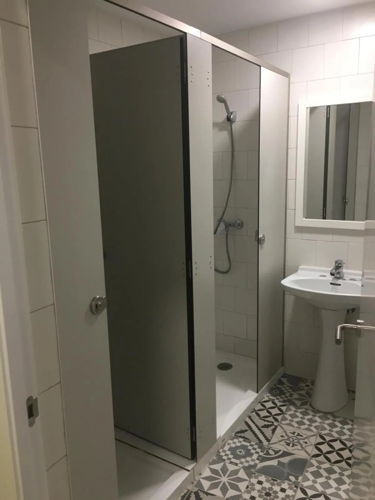 Shower in Albergue Internacional de Llanes