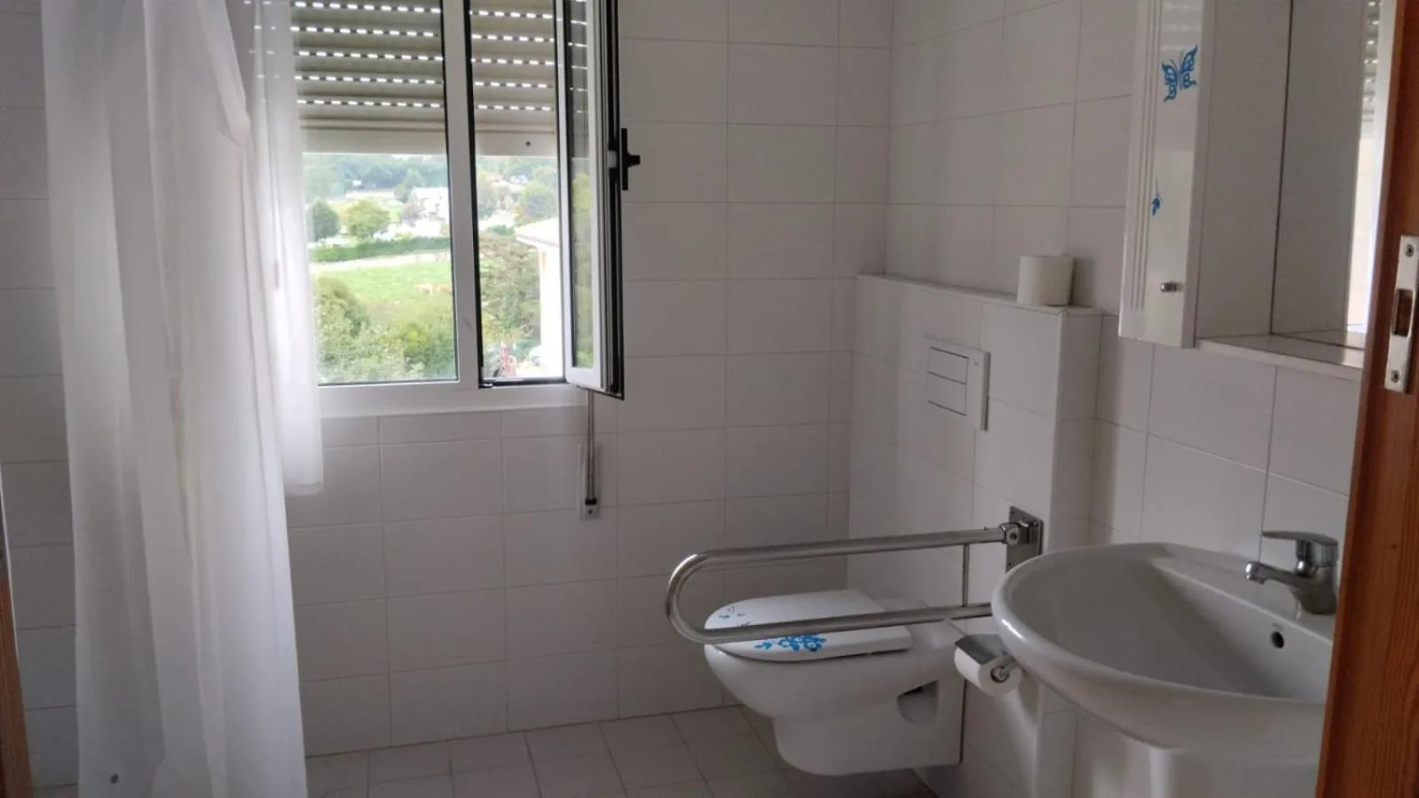 Toilet in Albergue Internacional de Llanes