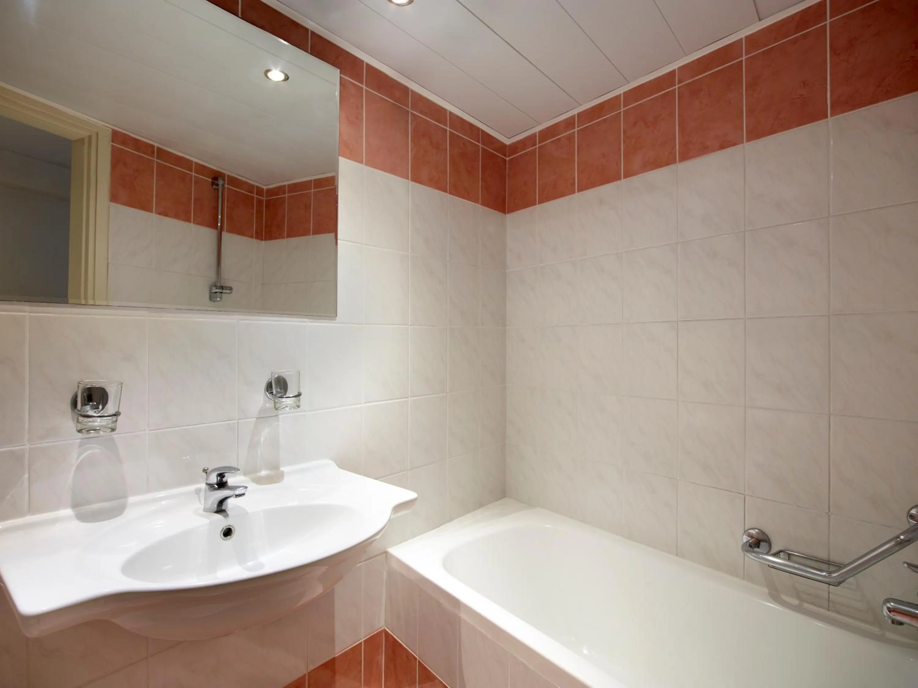 Bathroom in Cactus Hotel