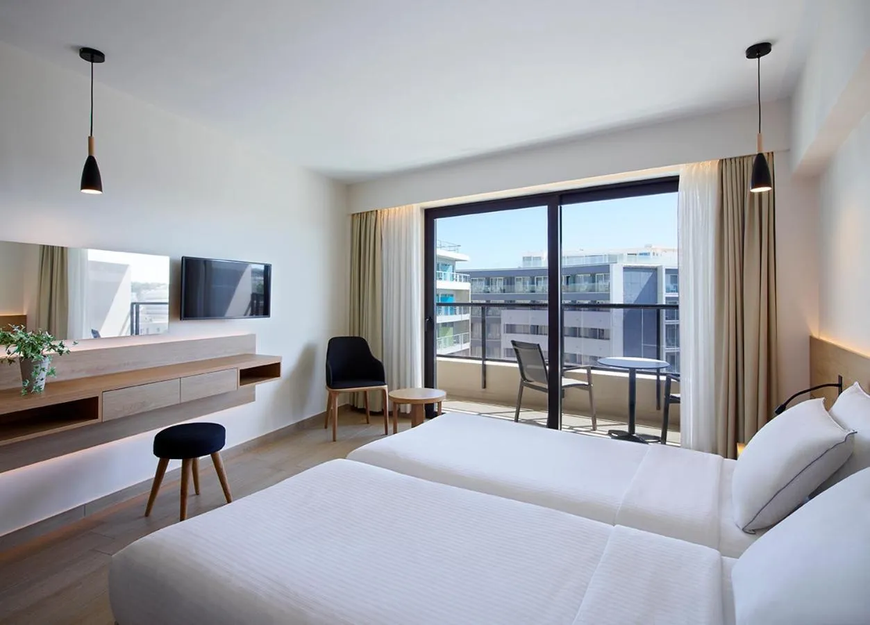 Bedroom, Bed in Cactus Hotel