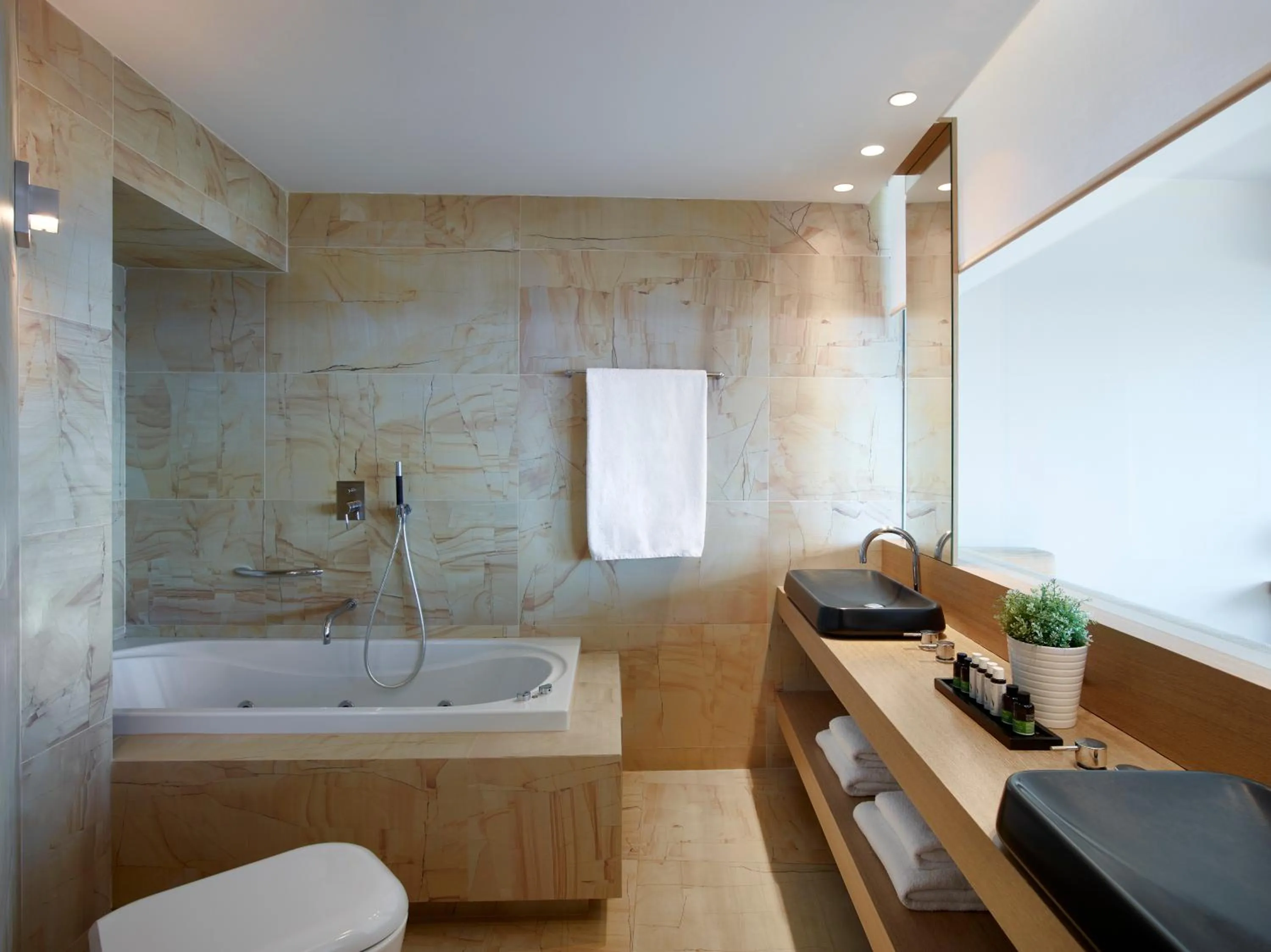 Bathroom in Cactus Hotel