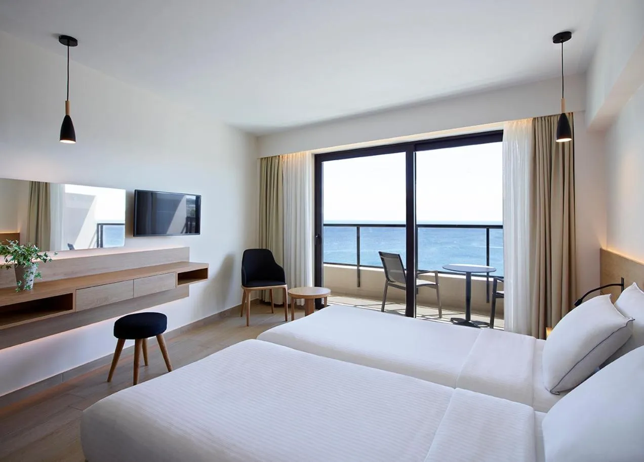 Bedroom, Bed in Cactus Hotel