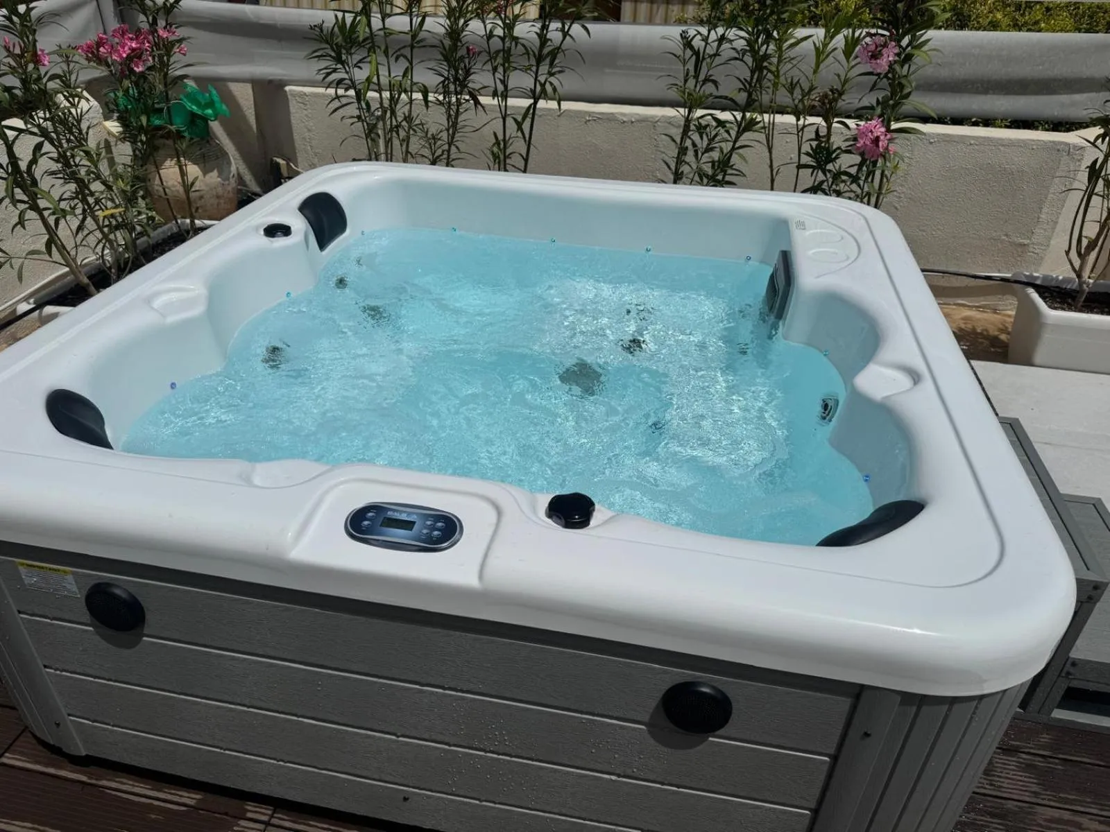 Hot Tub in Horizon Suites