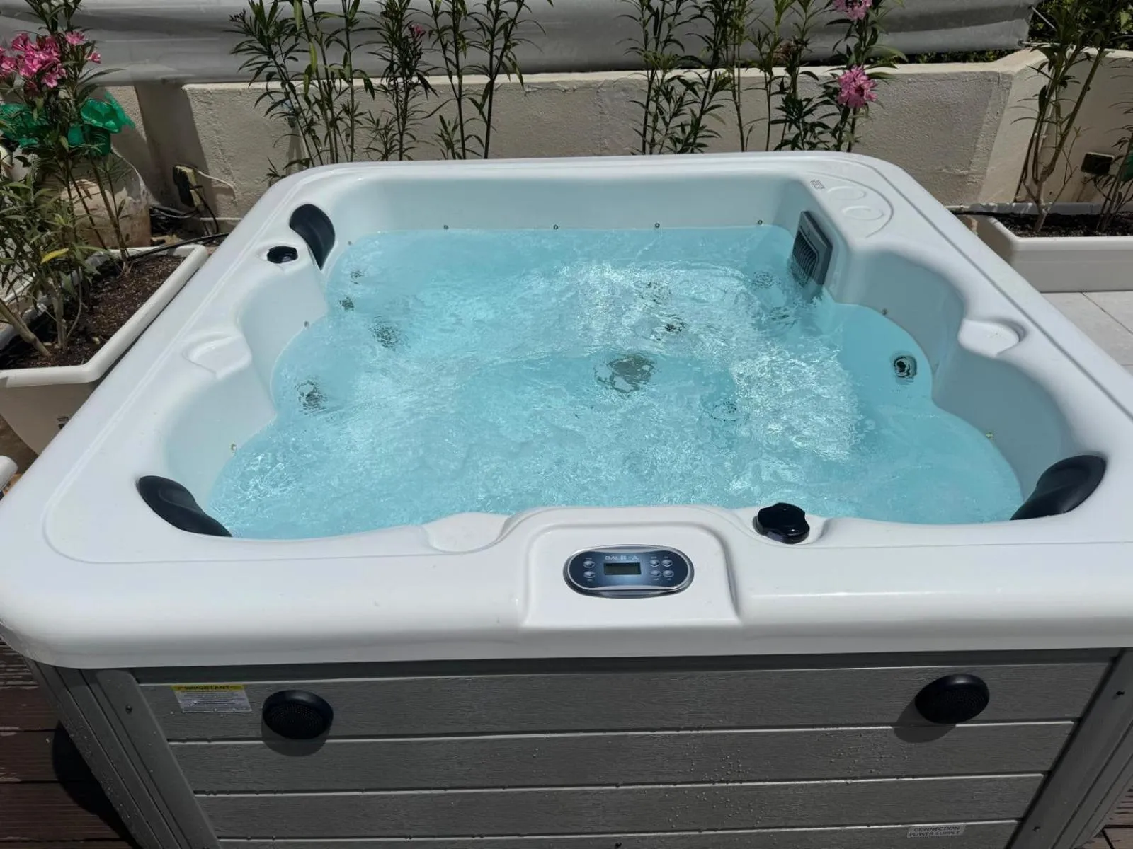 Hot Tub in Horizon Suites