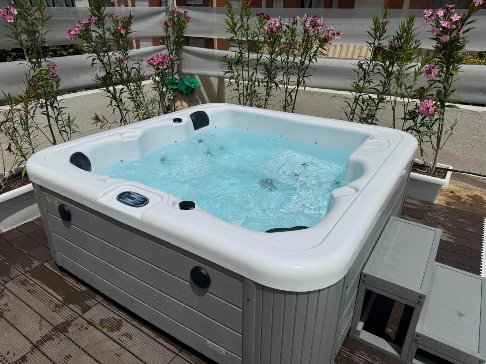 Hot Tub in Horizon Suites