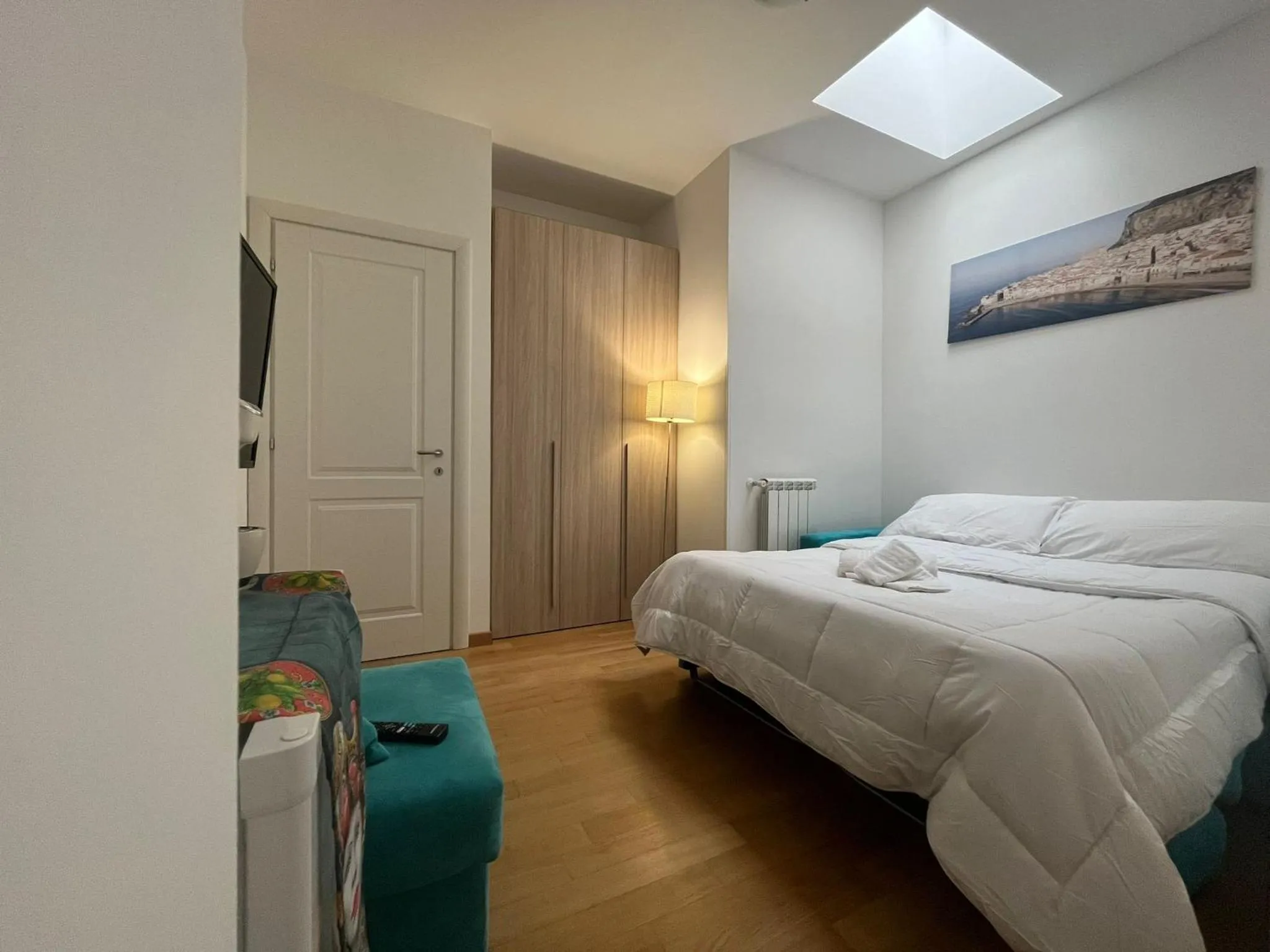 Bedroom, Bed in Horizon Suites