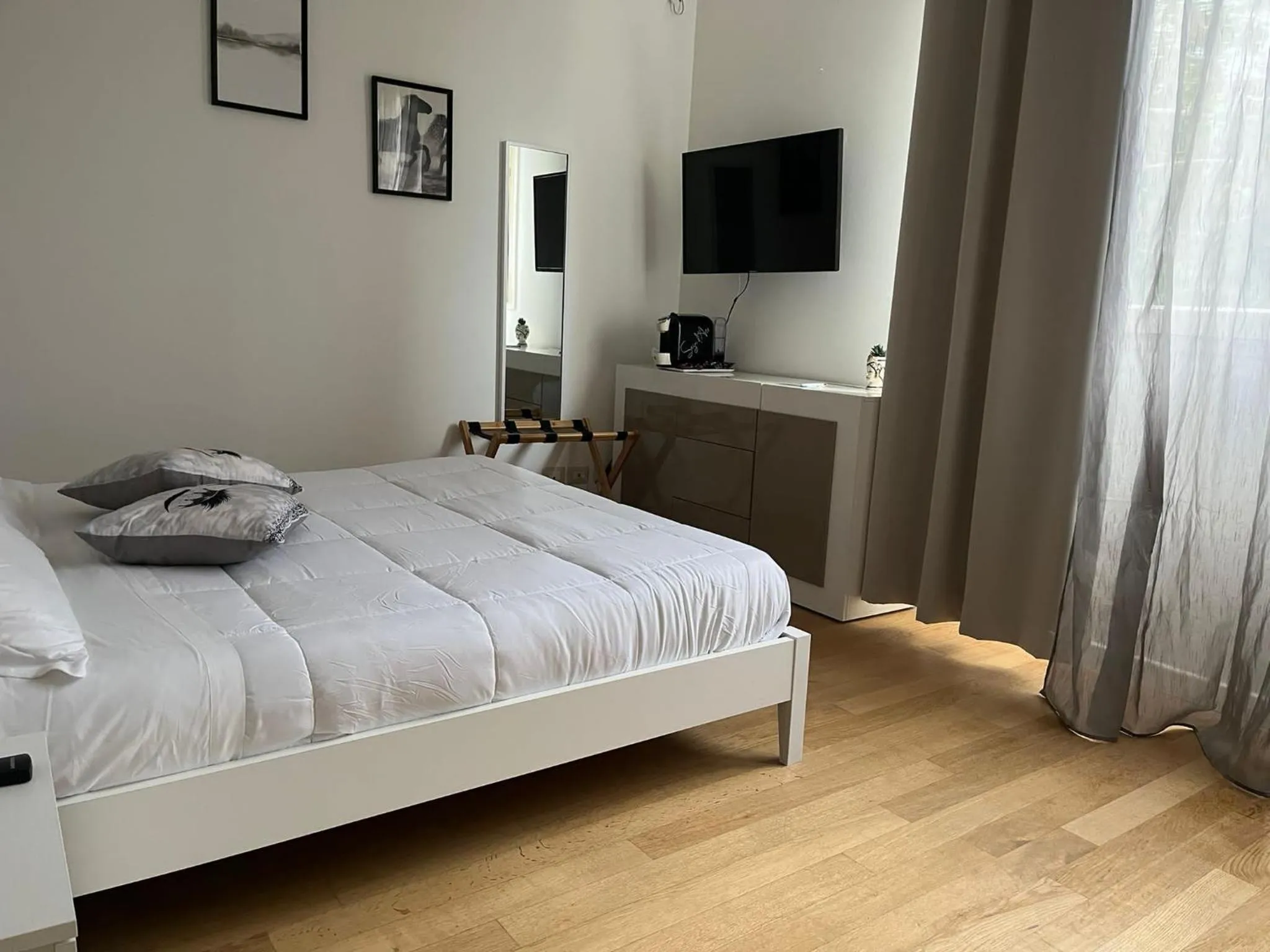 Bedroom, Bed in Horizon Suites