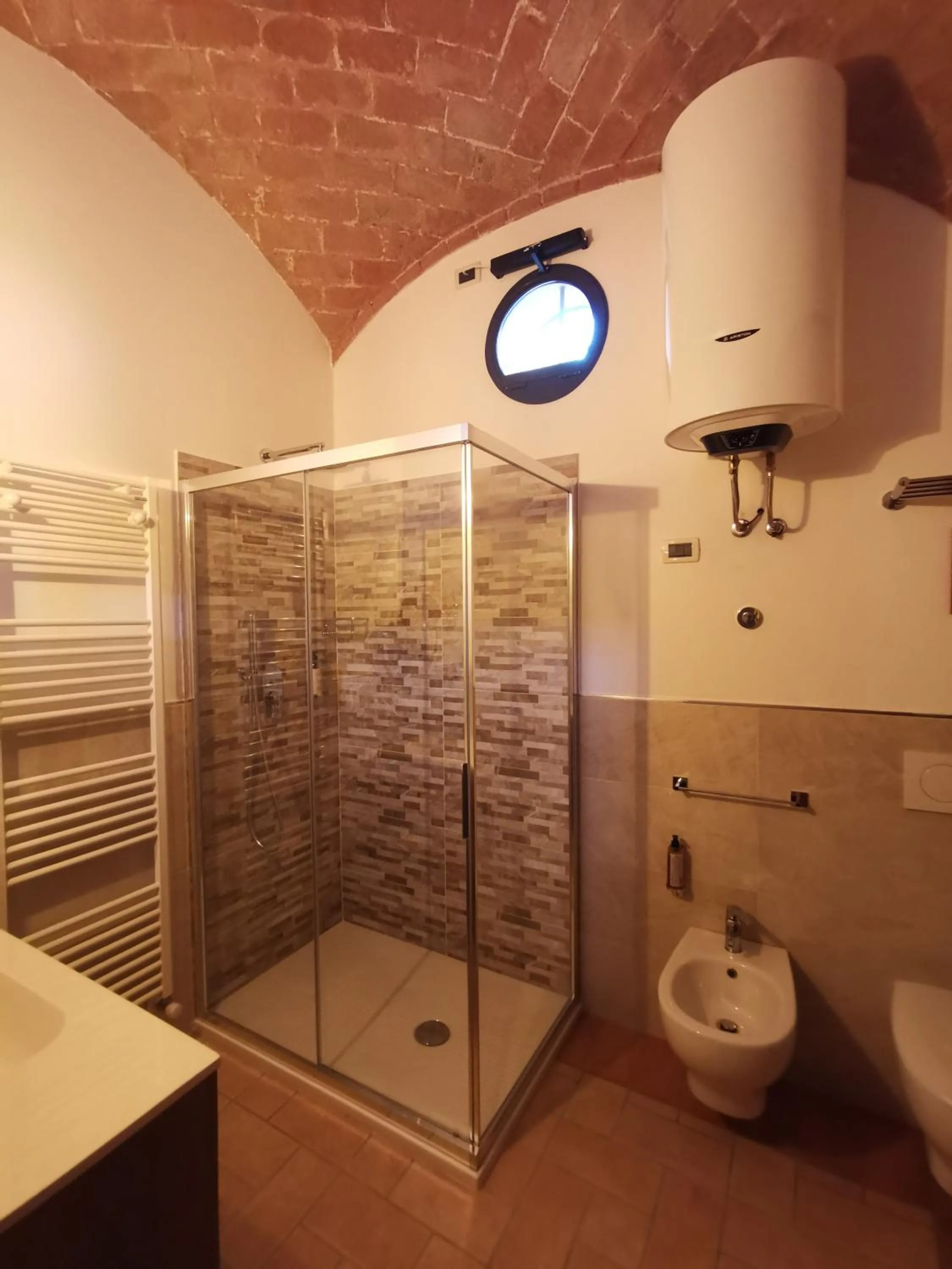 Shower in Casa Flosa Room & Breakfast