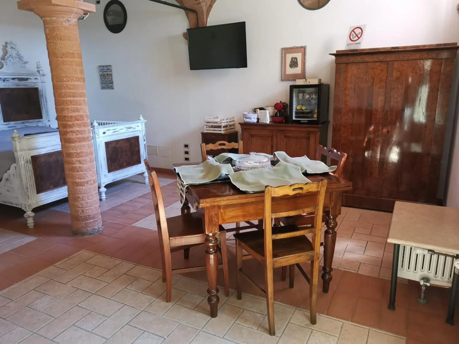 Breakfast in Casa Flosa Room & Breakfast