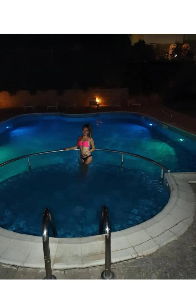 Swimming pool in Femili Hotel Diveda