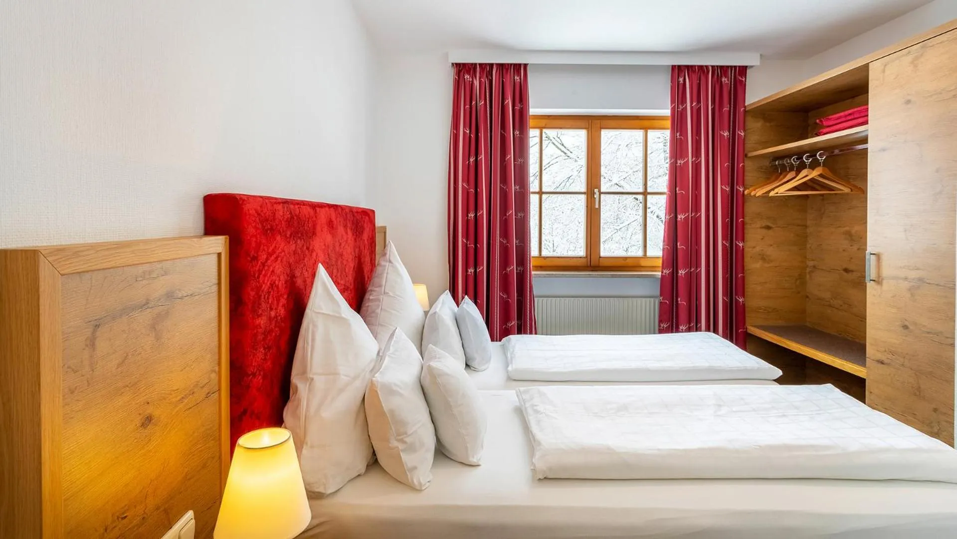 Bed in Alpenhotel Oberstdorf - ein Rovell Hotel