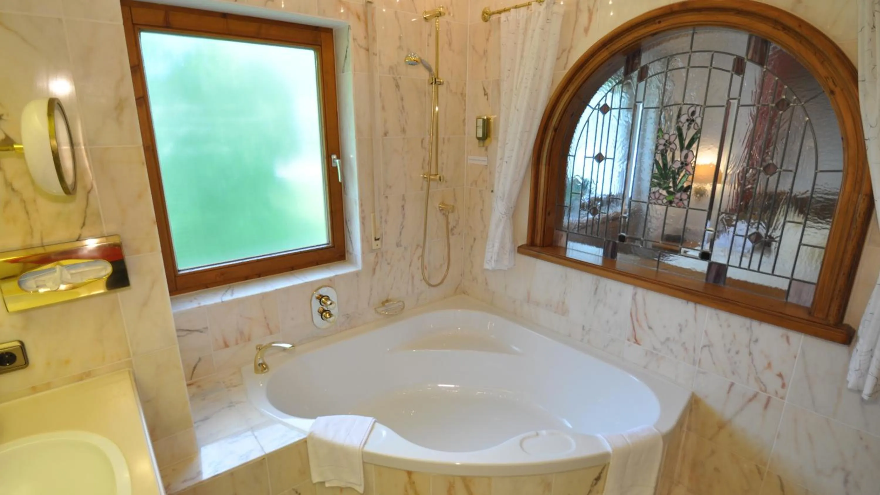 Bathroom in Alpenhotel Oberstdorf - ein Rovell Hotel