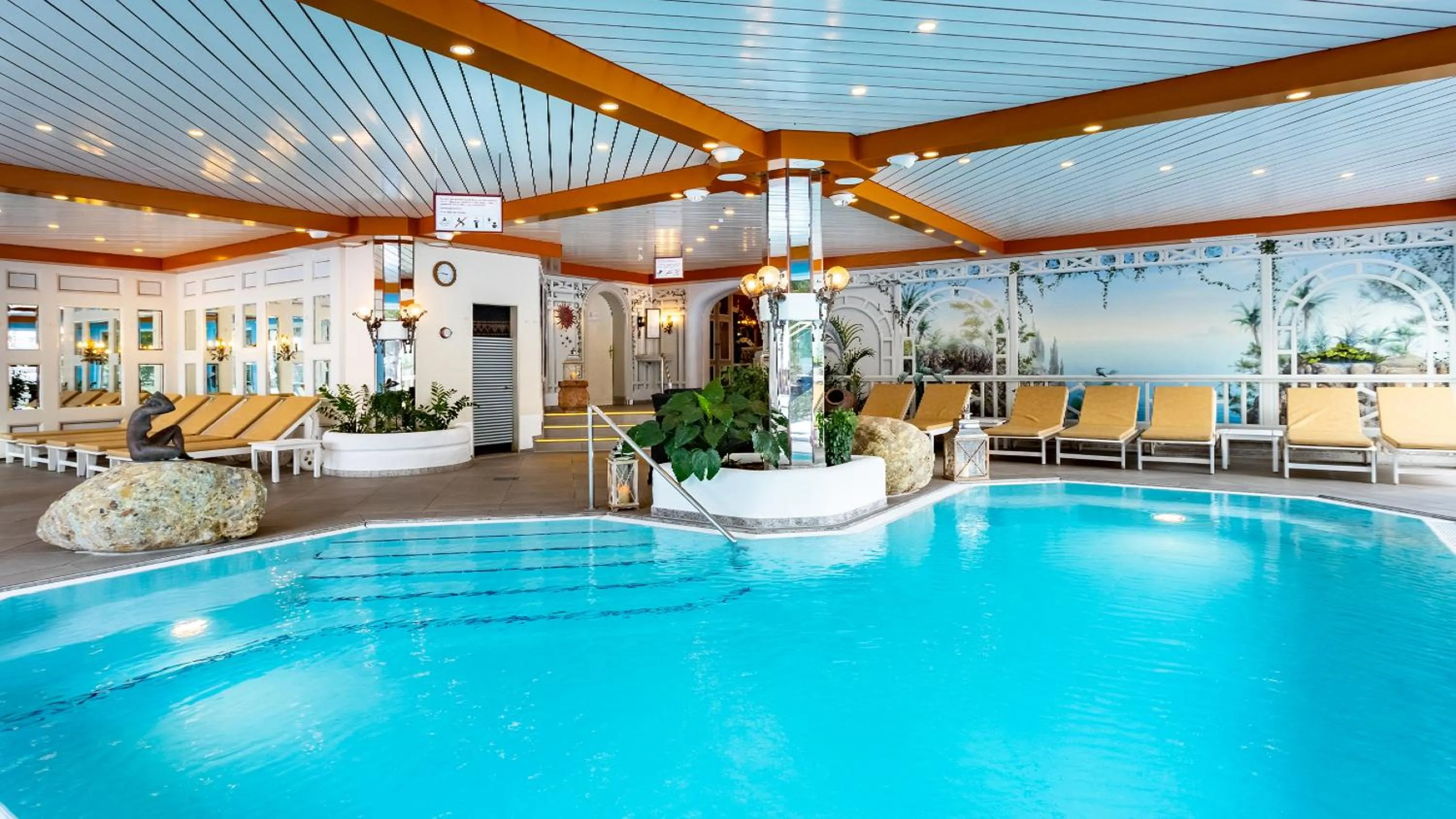 Swimming pool in Alpenhotel Oberstdorf - ein Rovell Hotel