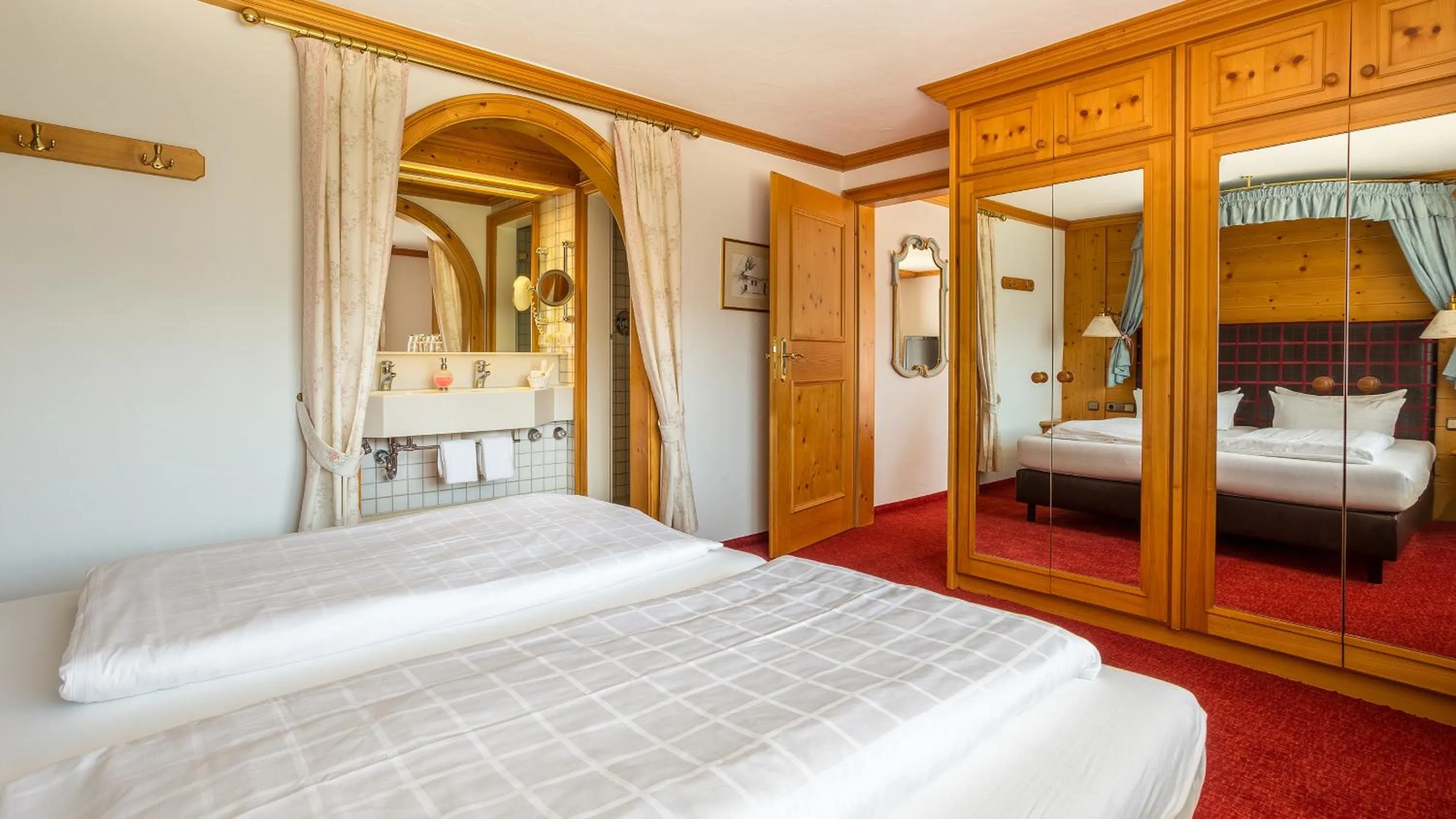 Bedroom, Bed in Alpenhotel Oberstdorf - ein Rovell Hotel