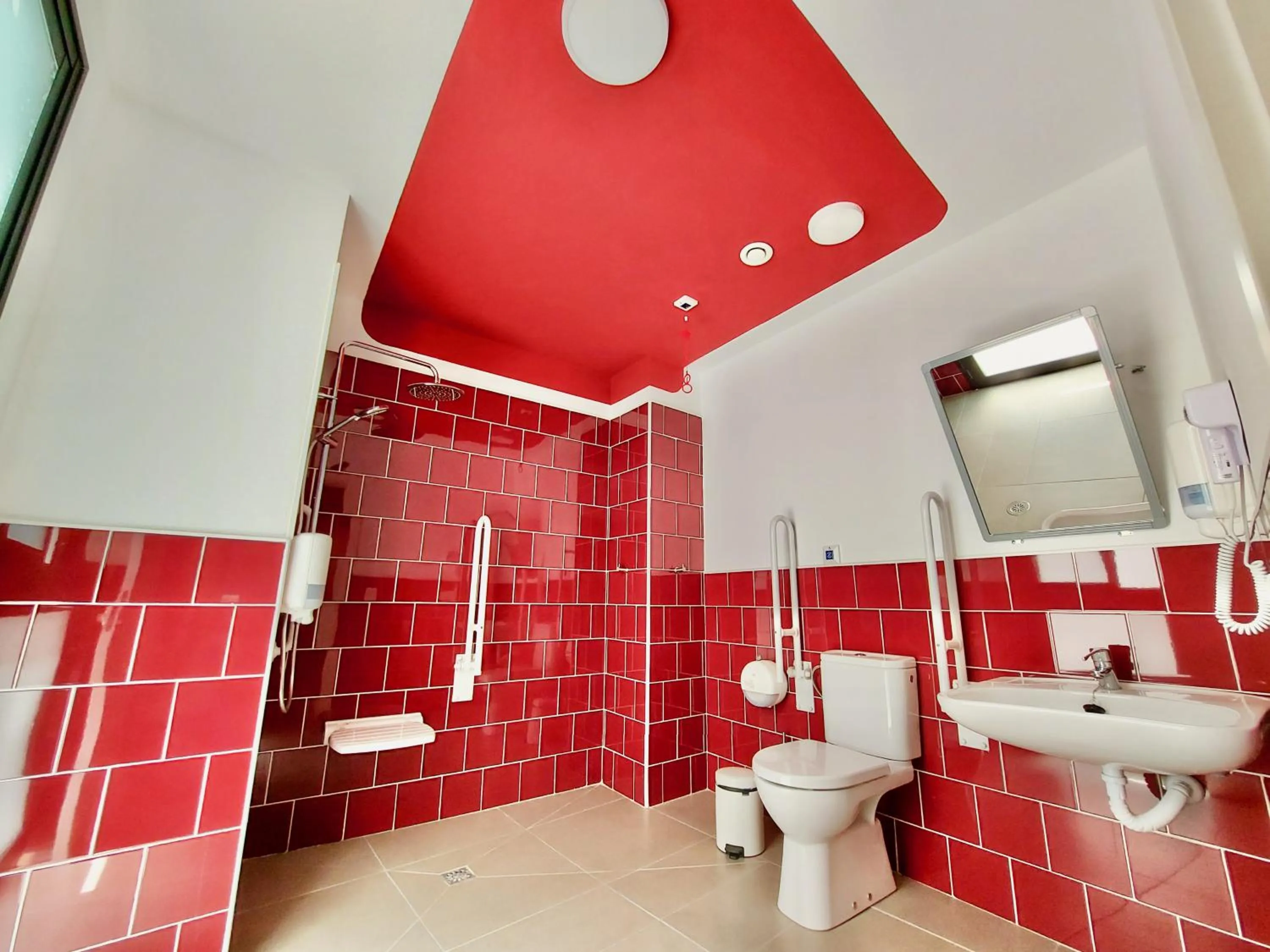 Shower in Atypicap Capsule Hostel